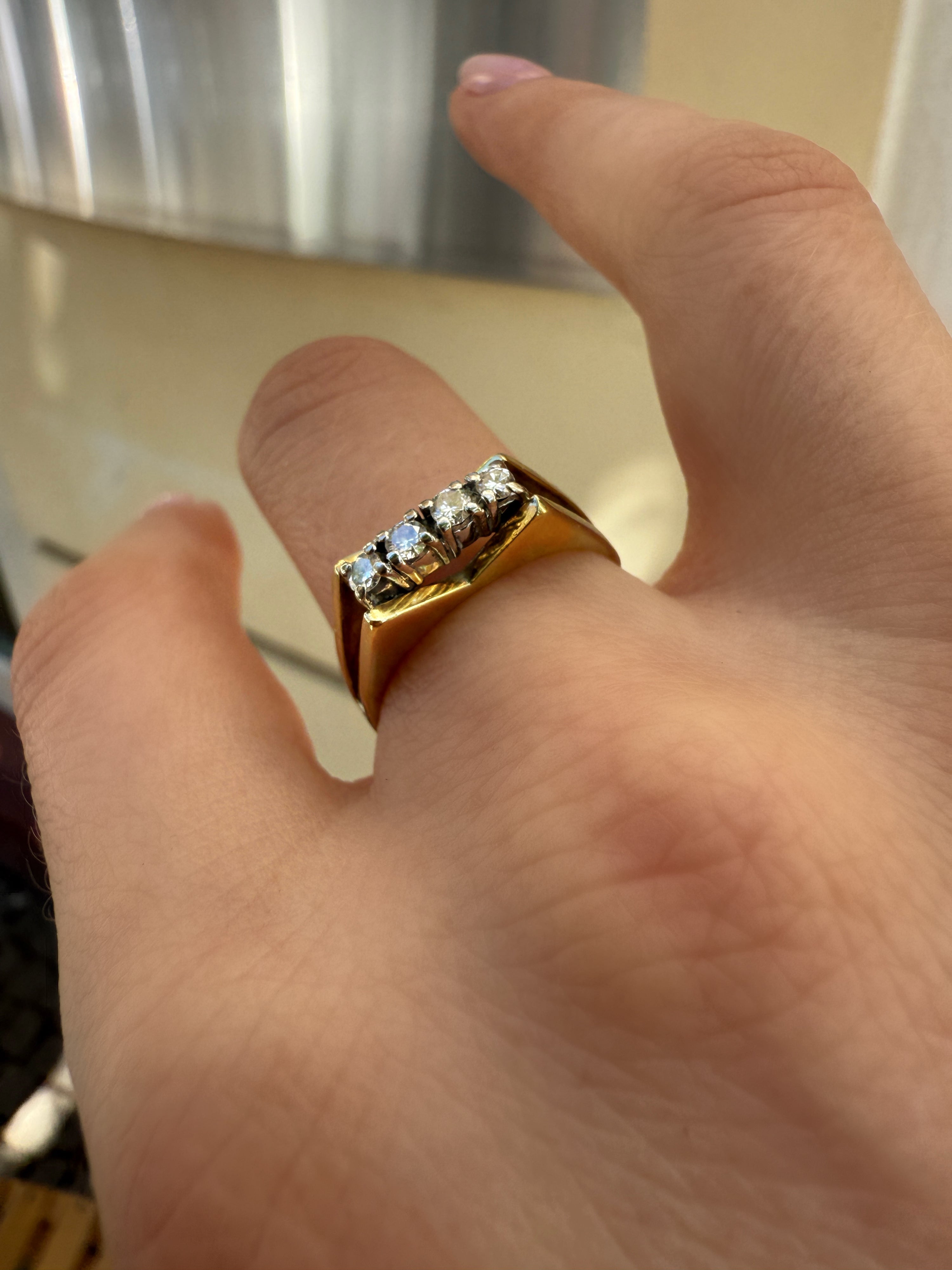 #1057 14k Ring mit 4 Diamanten - RG 58