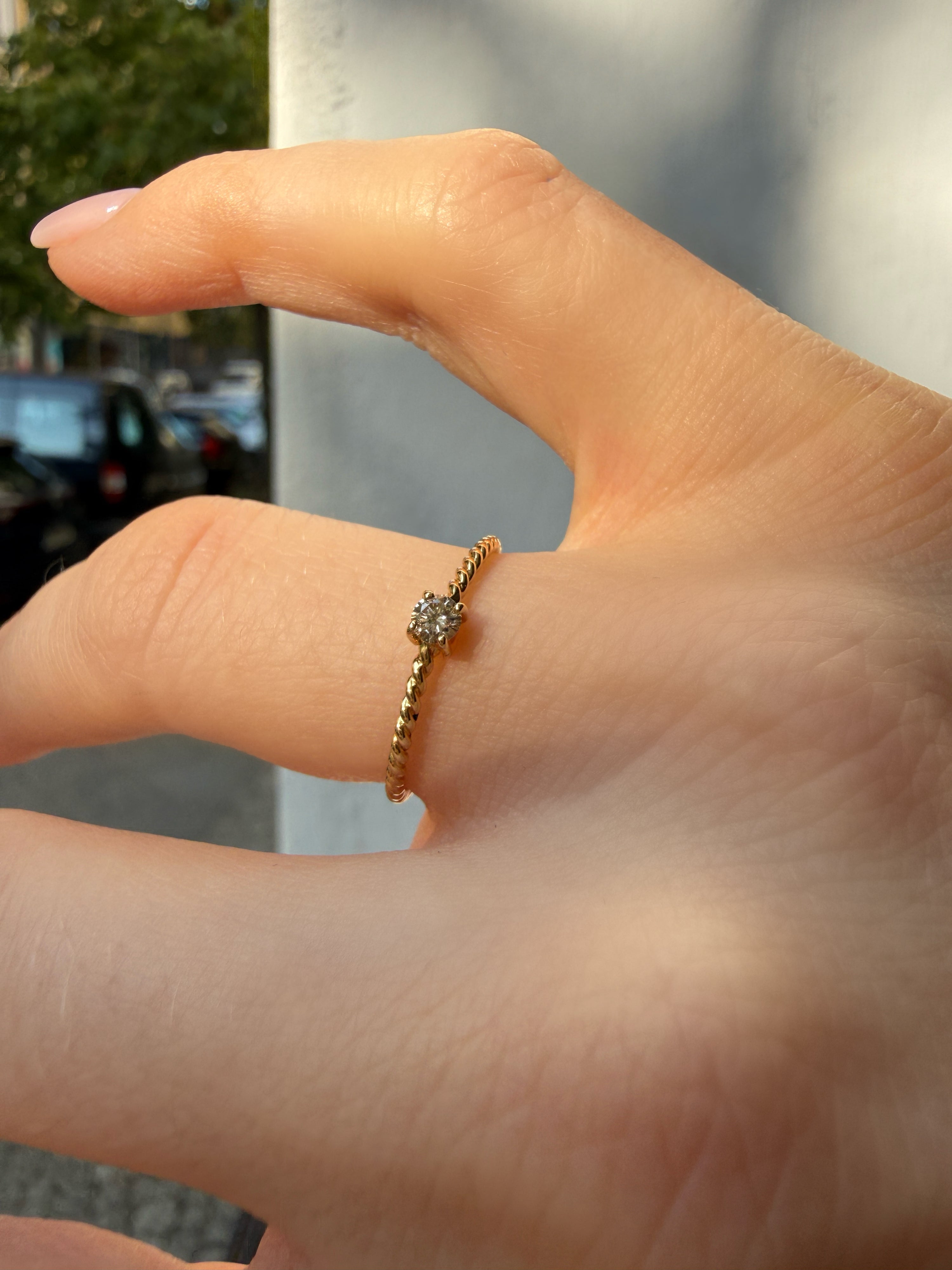 #1325 18k Ring with Tanzanite - Ring Size 60