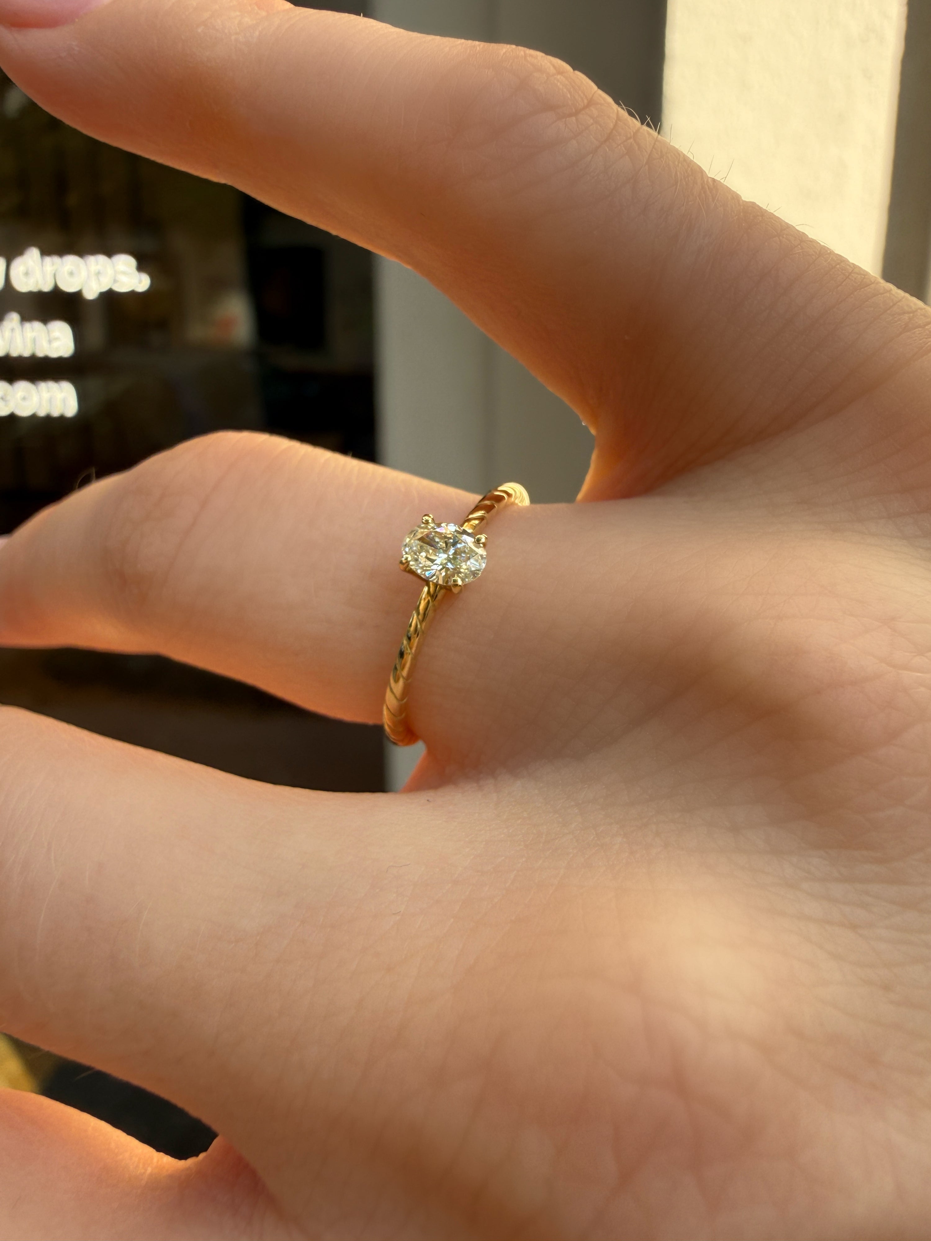 #1325 18k Ring with Tanzanite - Ring Size 60