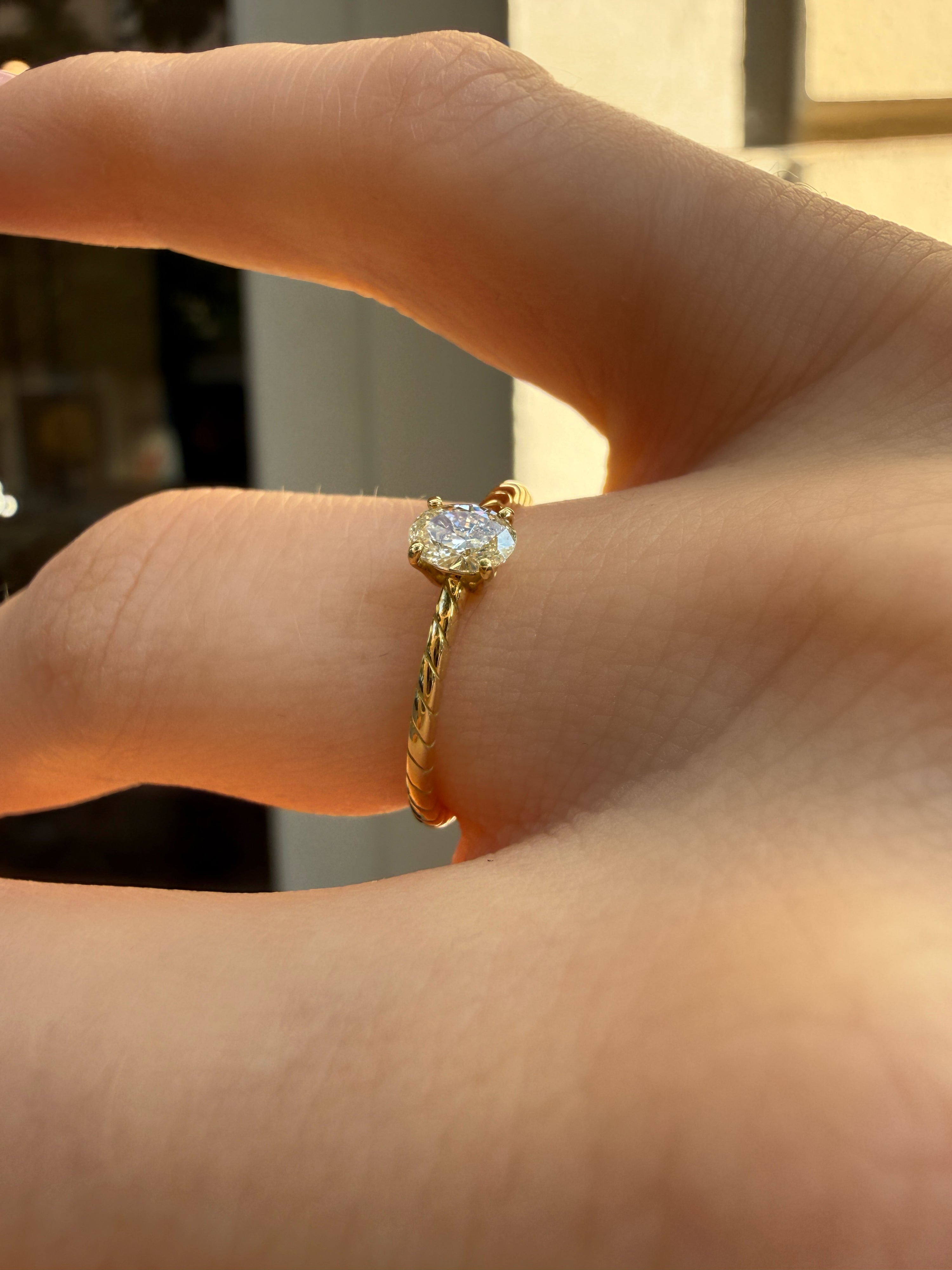 #1325 18k Ring with Tanzanite - Ring Size 60