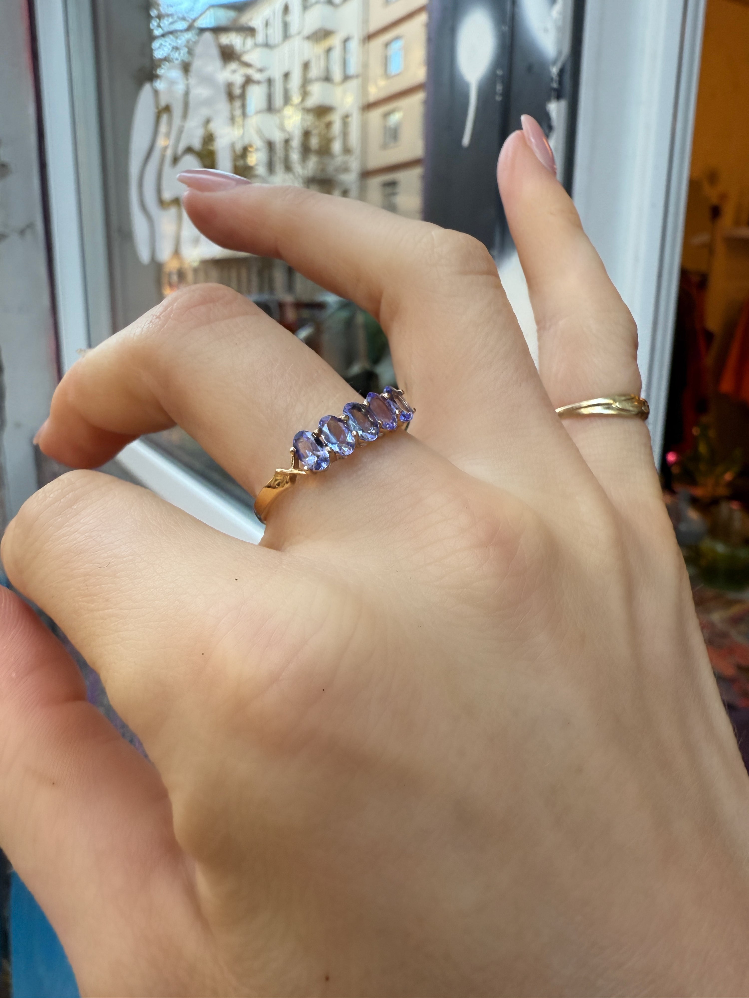 #262 9k Ring mit 5 Tansaniten - RG 60