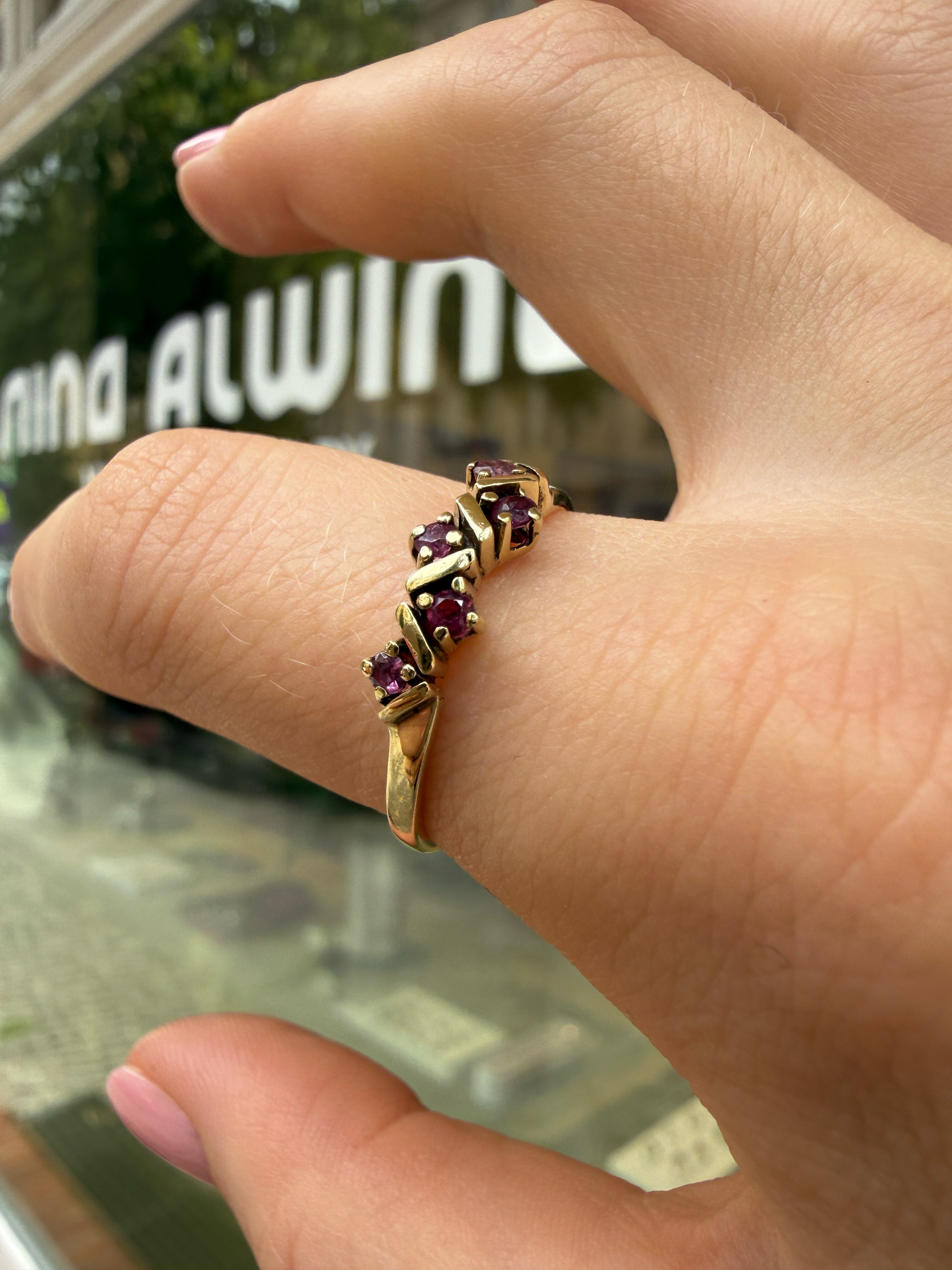 #1260 8k Ring mit 5 Spinellen - RG 60