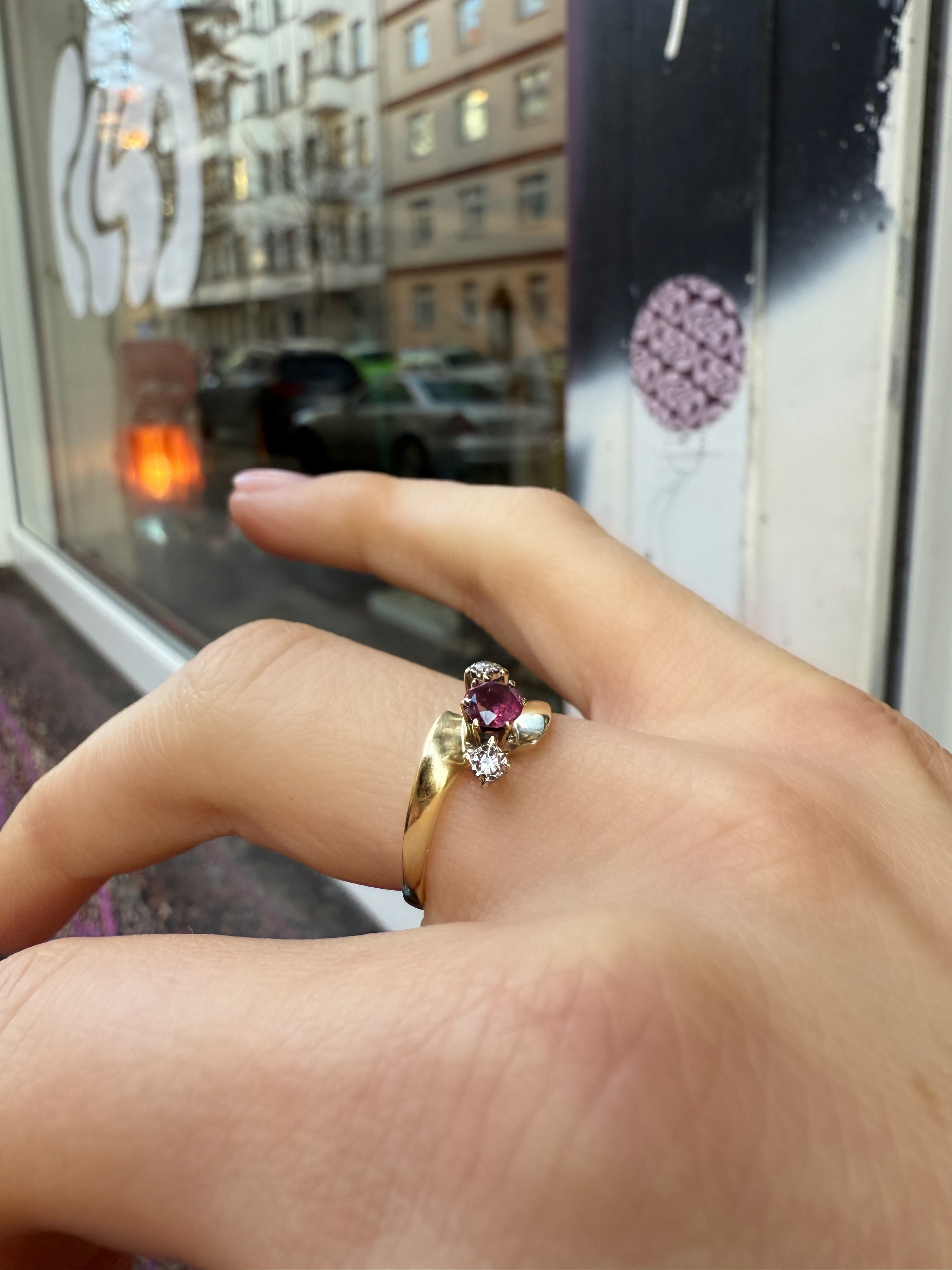 #342 8k Ring mit Rubin & 2 Diamanten - RG 52