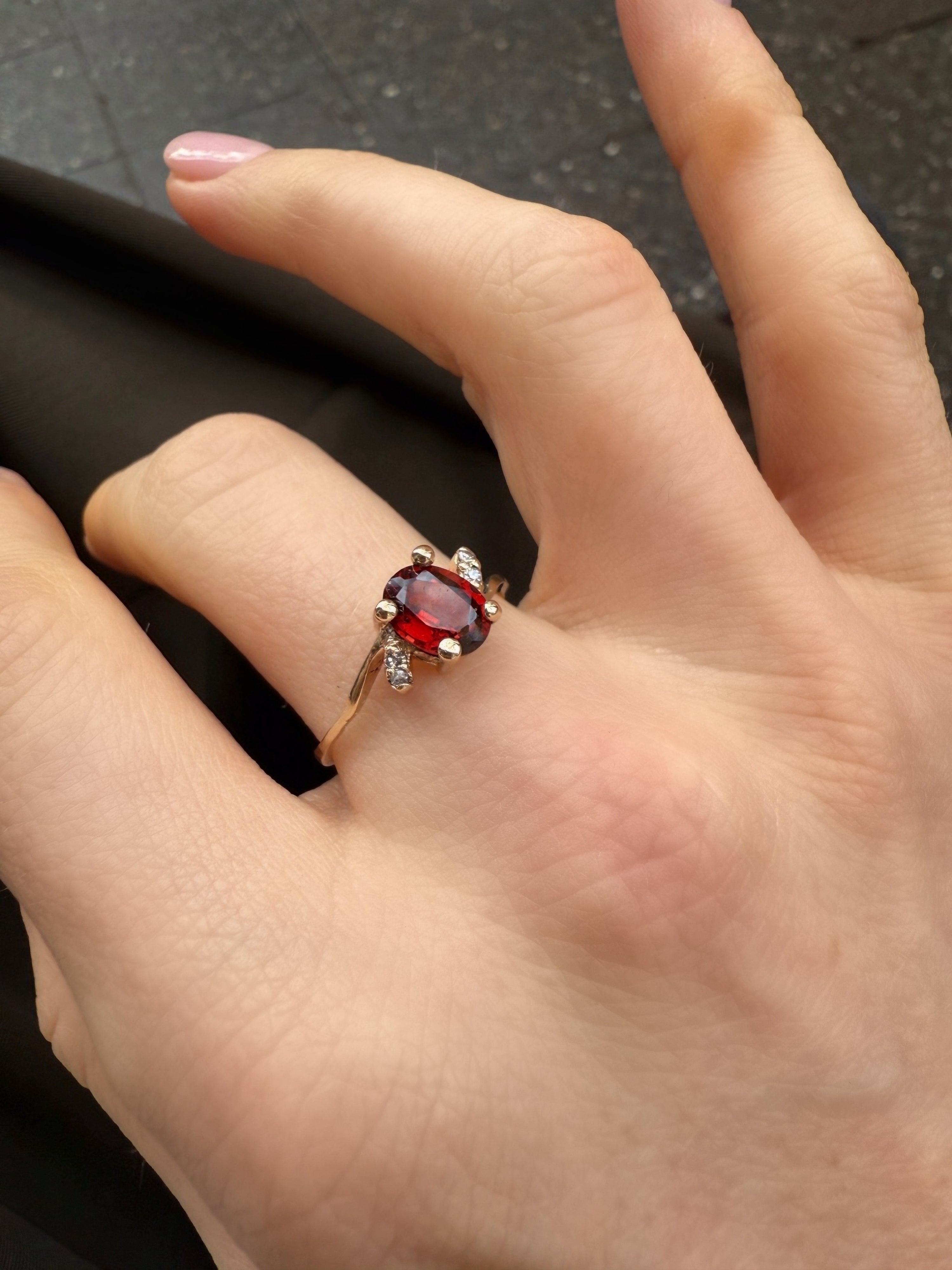 #351 8k Ring mit Granat & 4 Diamanten - RG 59