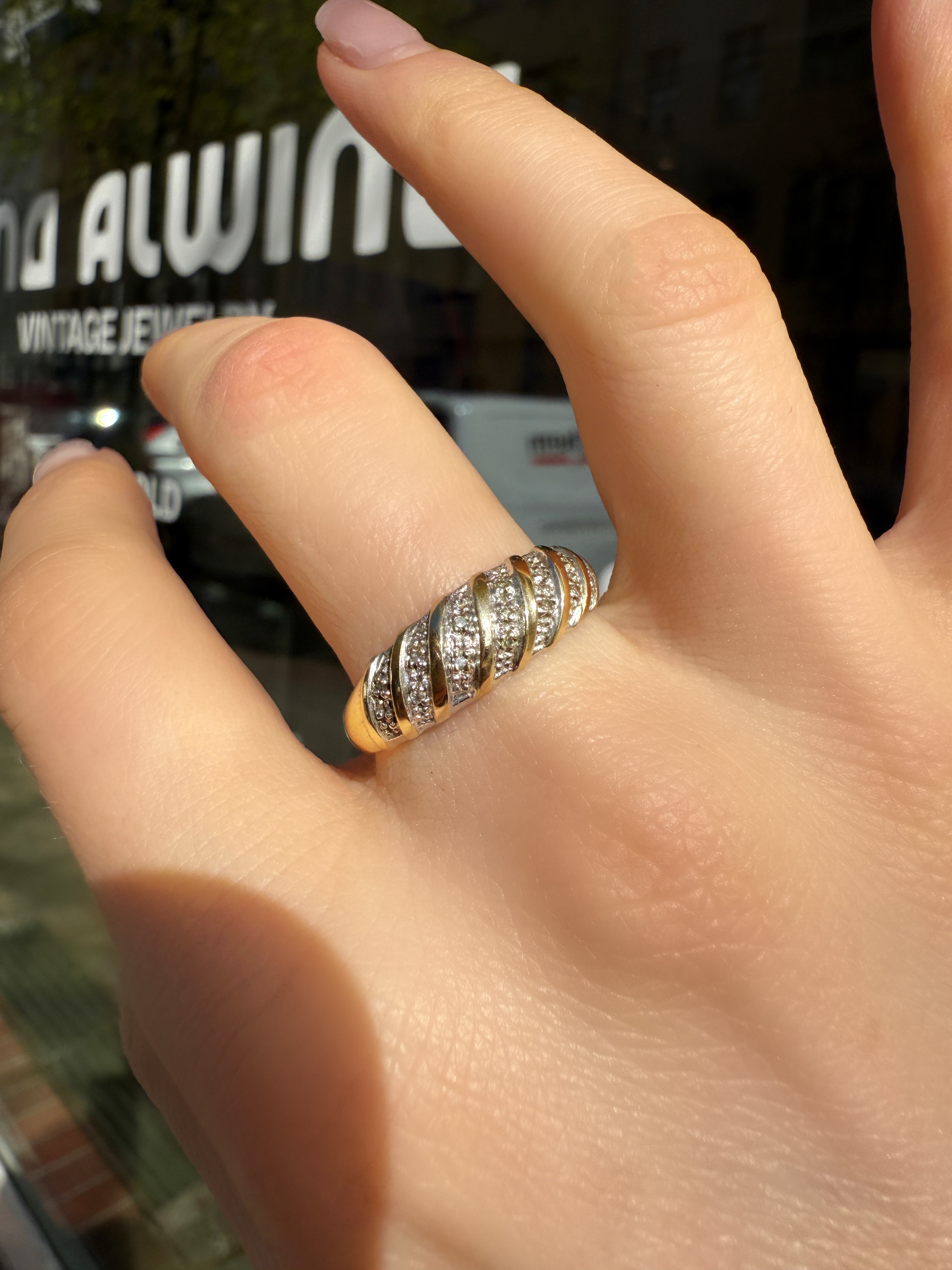 #871 8k Ring mit 15 Diamanten - RG 64
