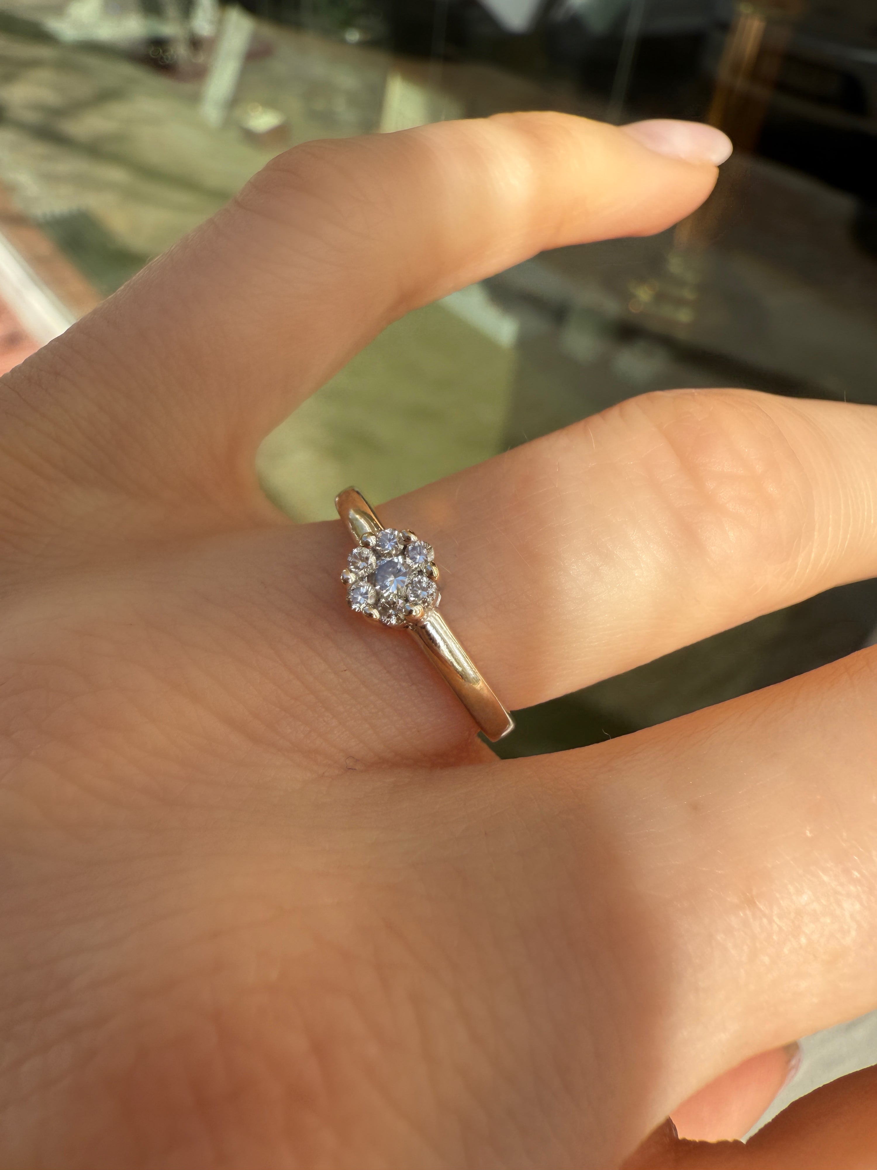 #854 Massiver 14k Ring mit 7 Diamanten - RG 51