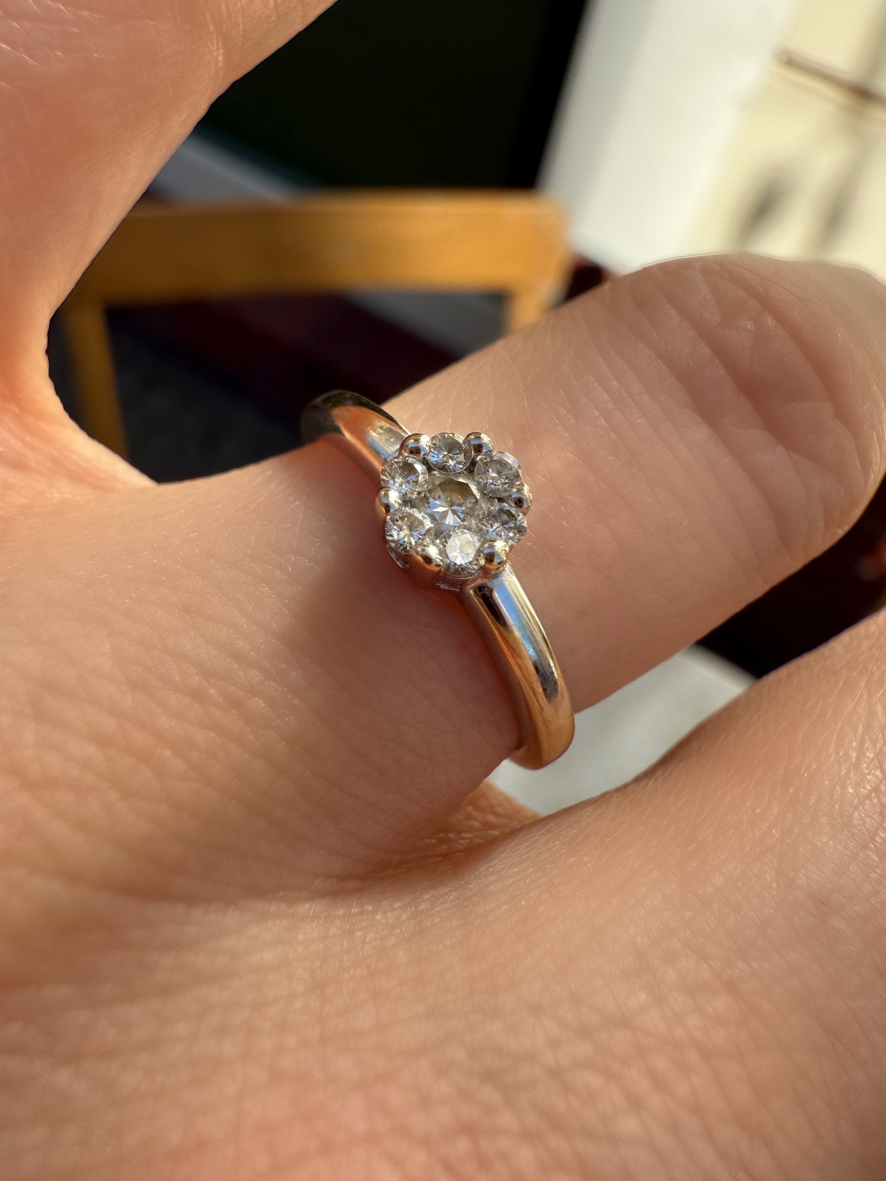 #854 Massiver 14k Ring mit 7 Diamanten - RG 51