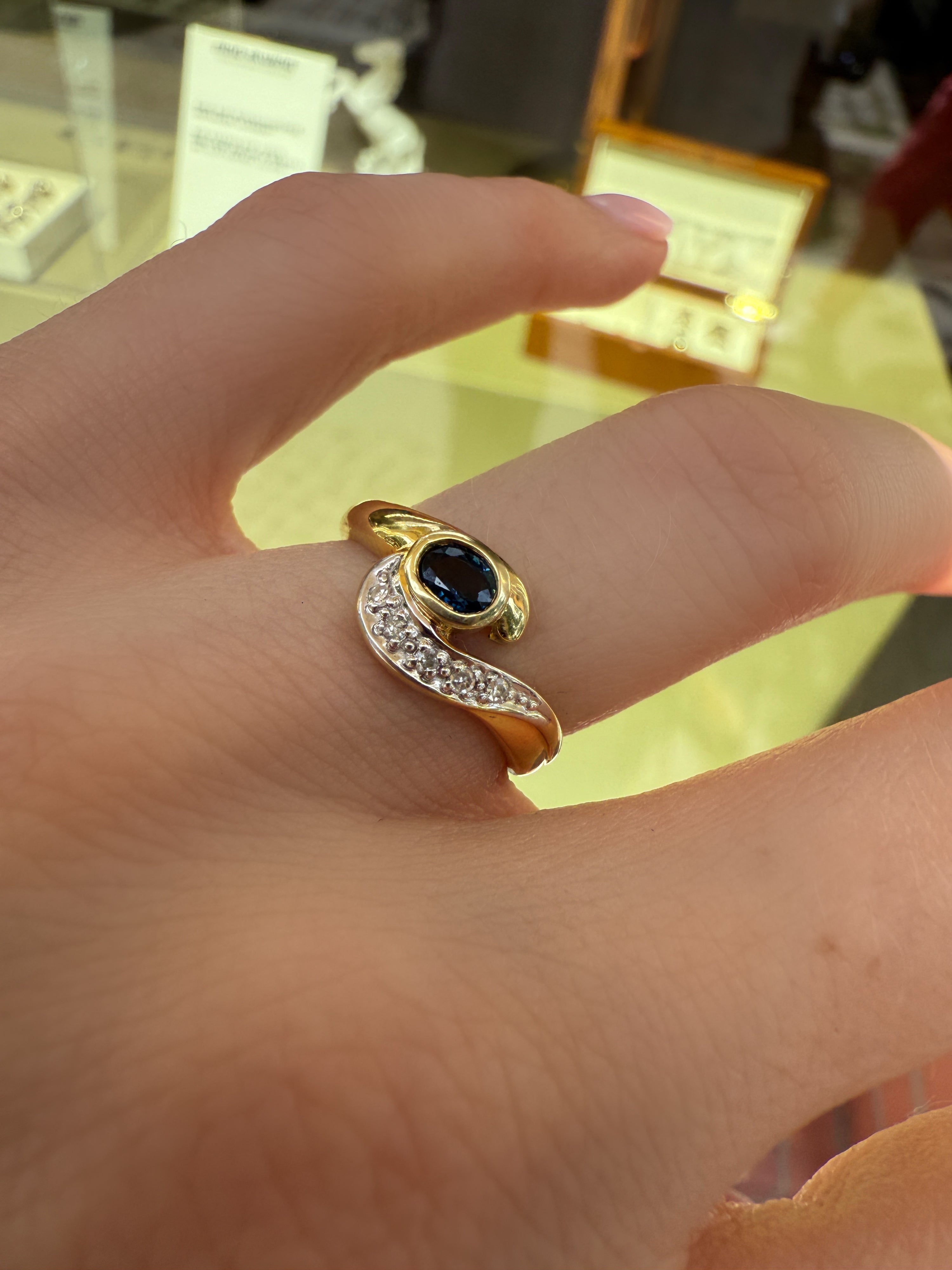#570 14k Ring mit Saphir & 5 Diamanten - RG 50