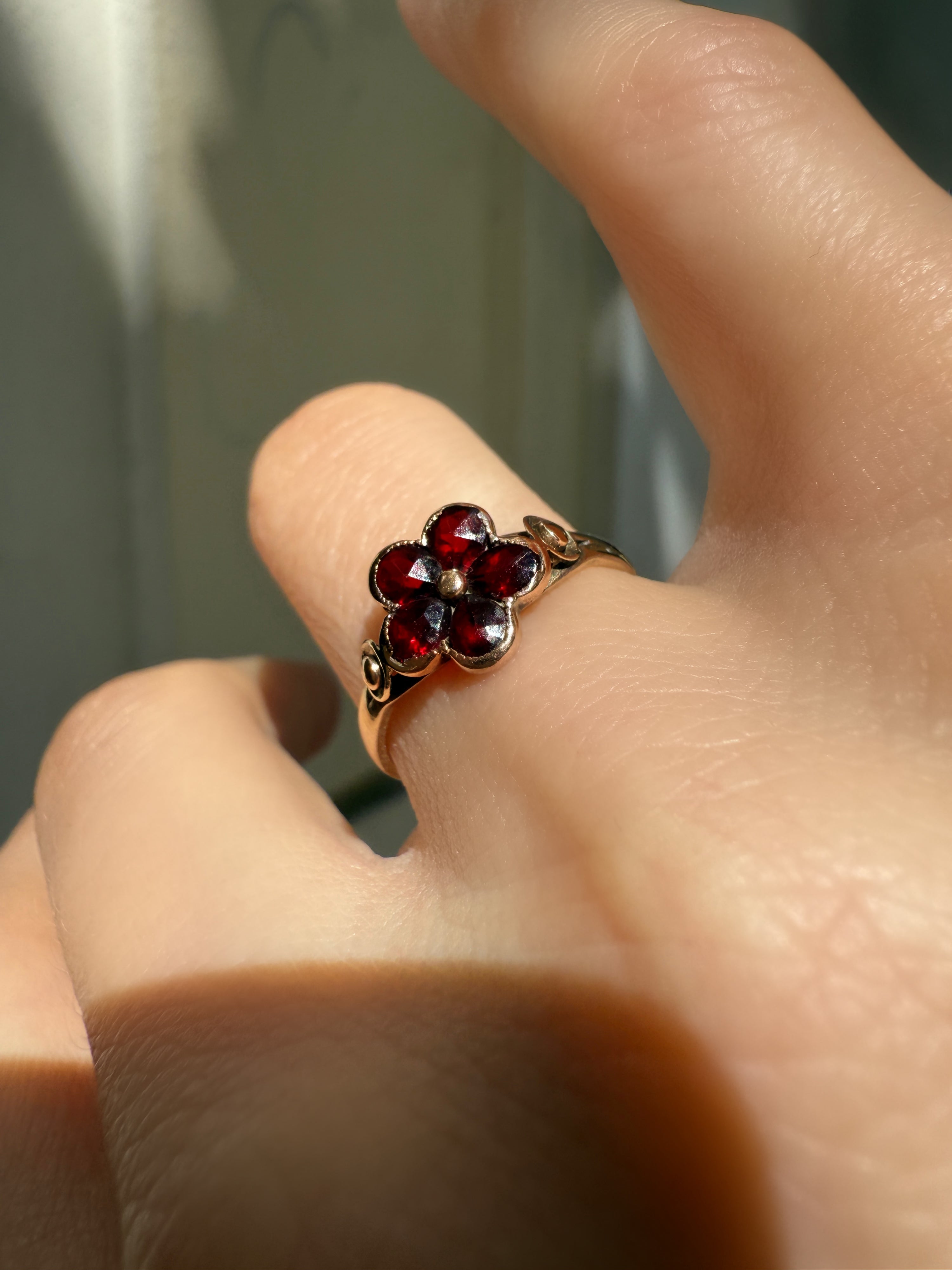 #1089 8k Ring mit Granat - RG 51