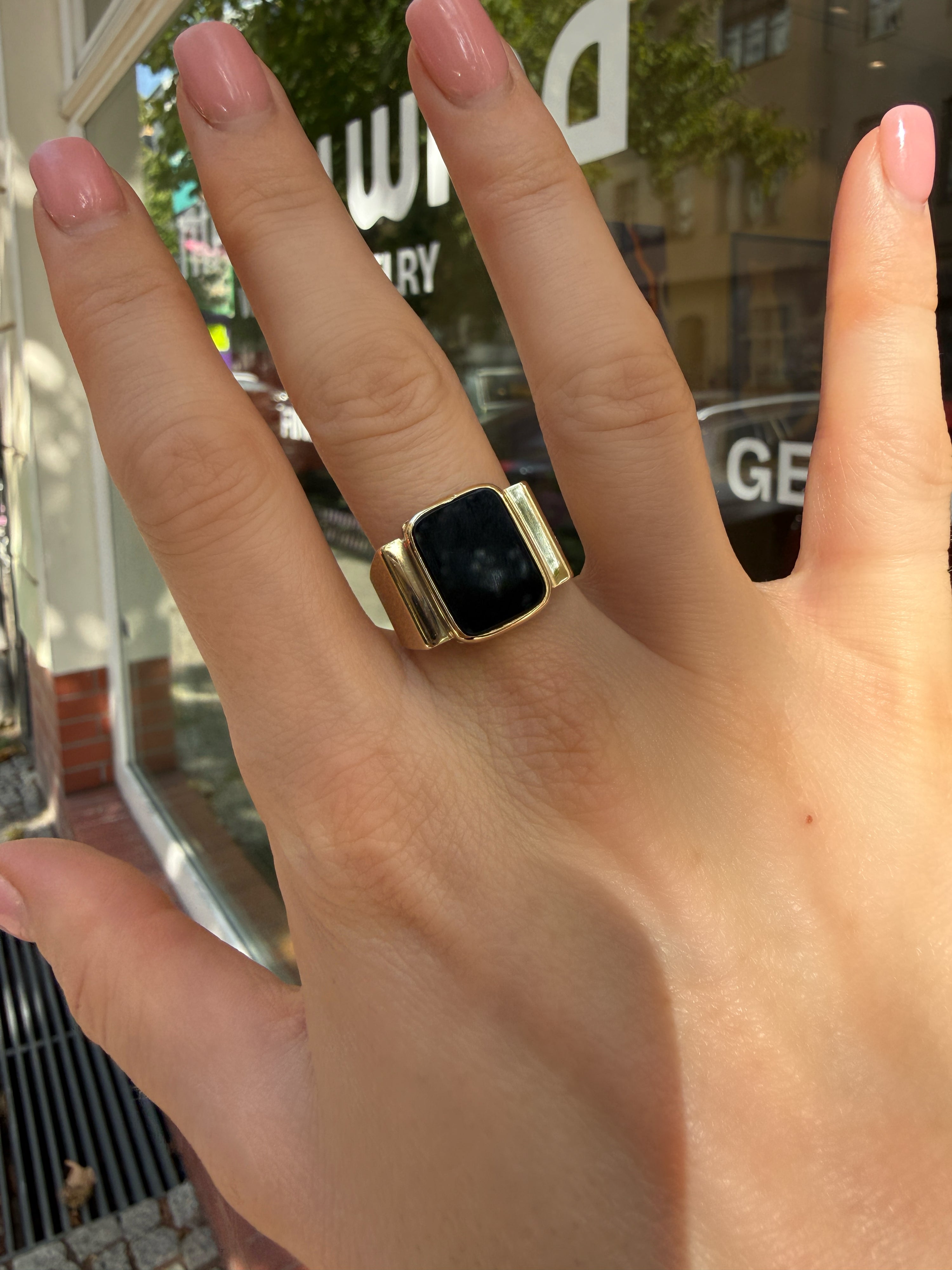 #1325 Massiver 8k Ring mit Onyx - RG 60