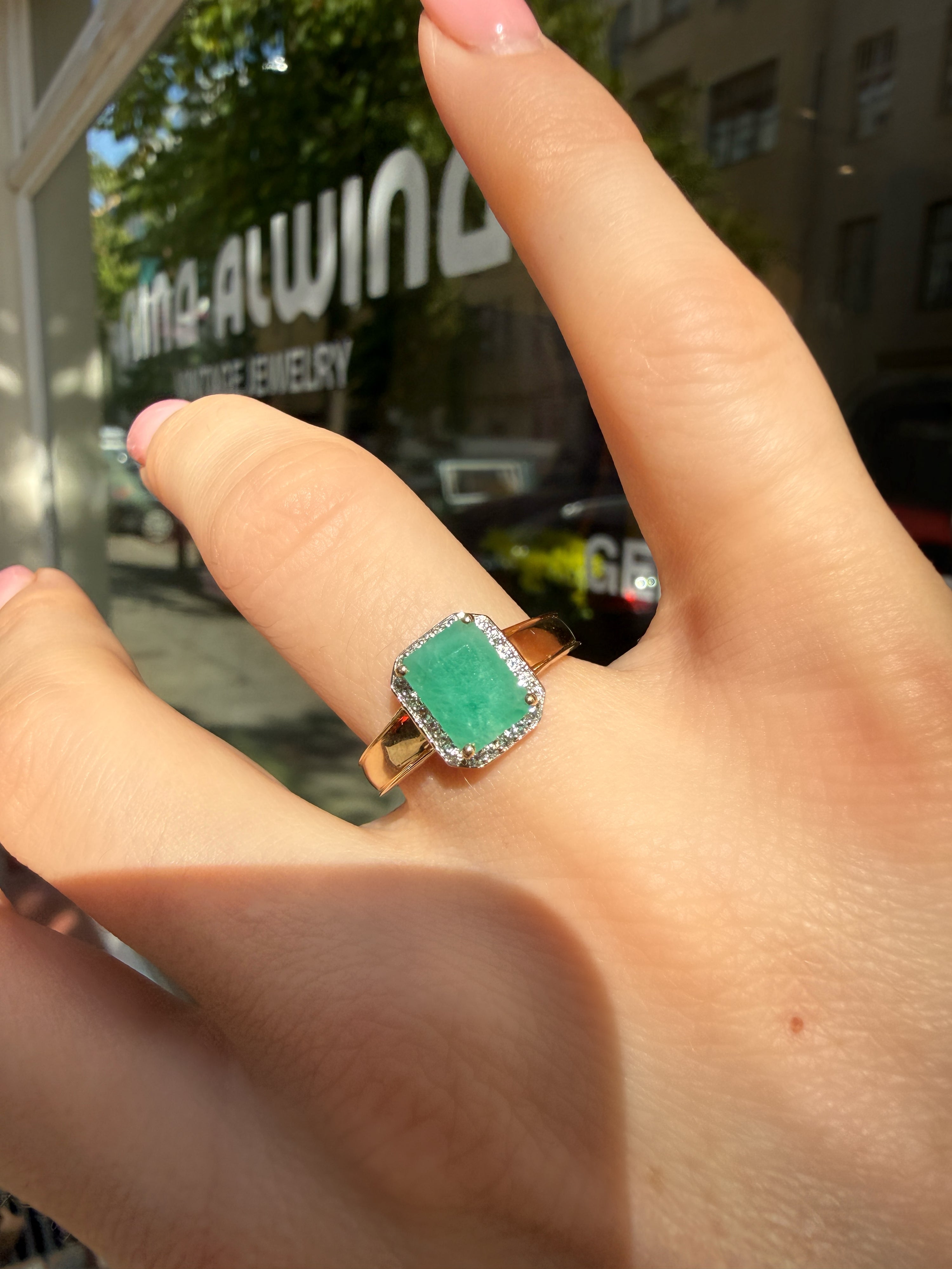 #1341 9k Ring mit Smaragd & 22 Diamanten - RG 53
