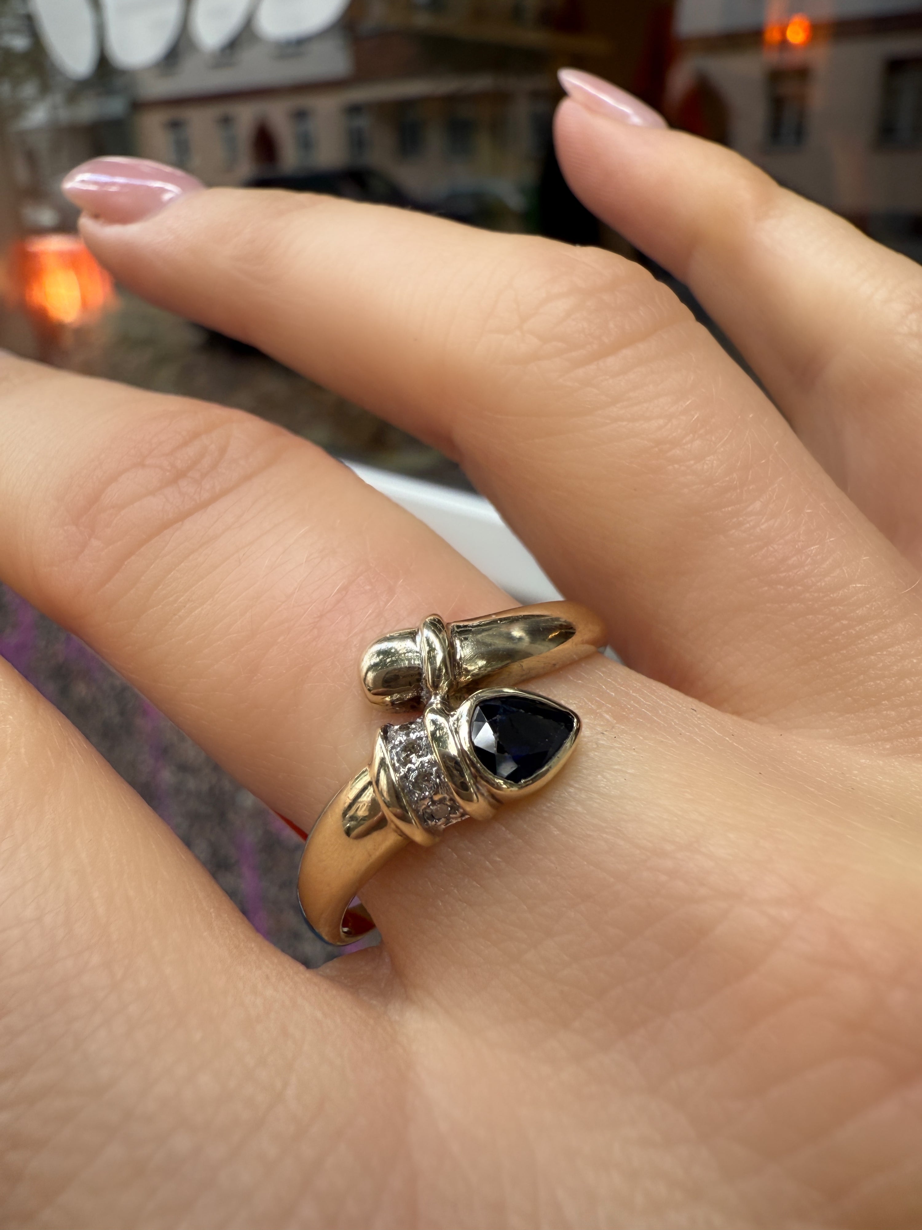 #168 8k Ring mit Saphir & Diamant - RG 60