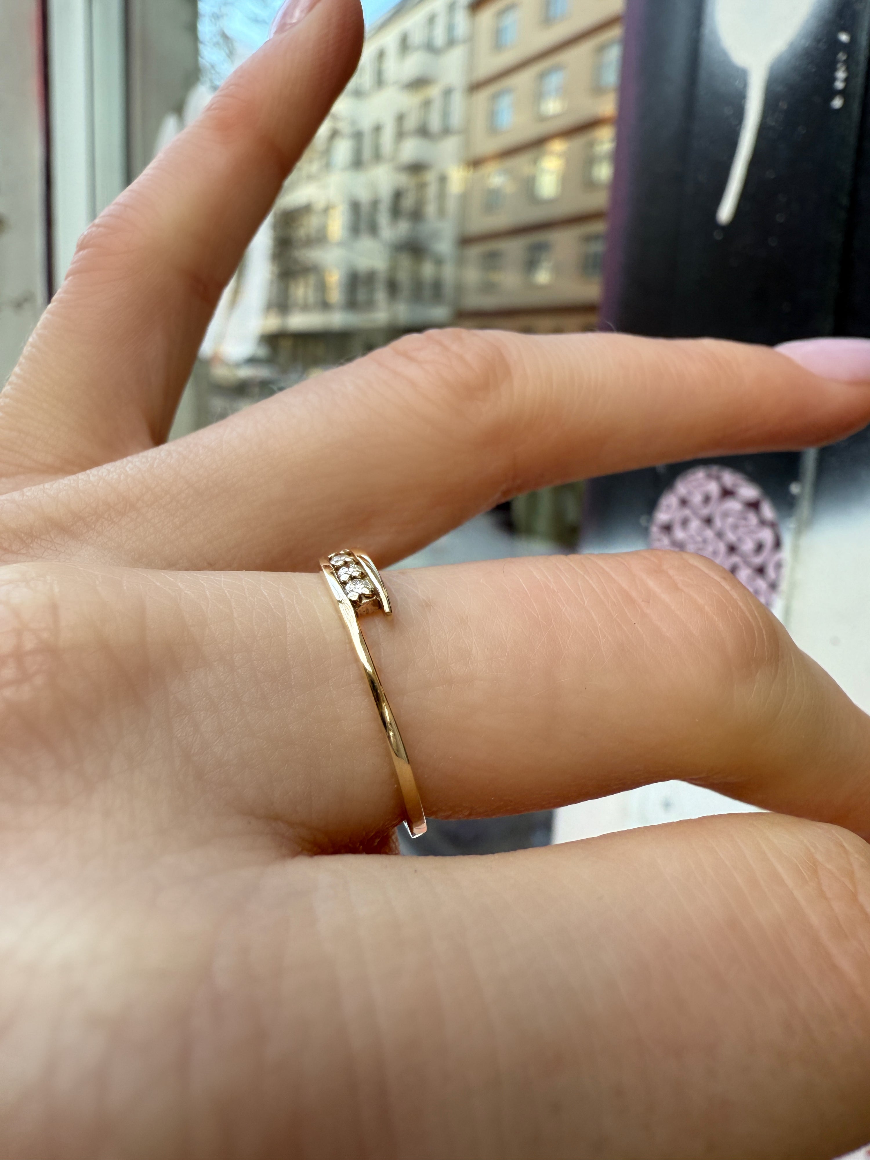 #521 9k Ring mit 3 Diamanten - RG 56