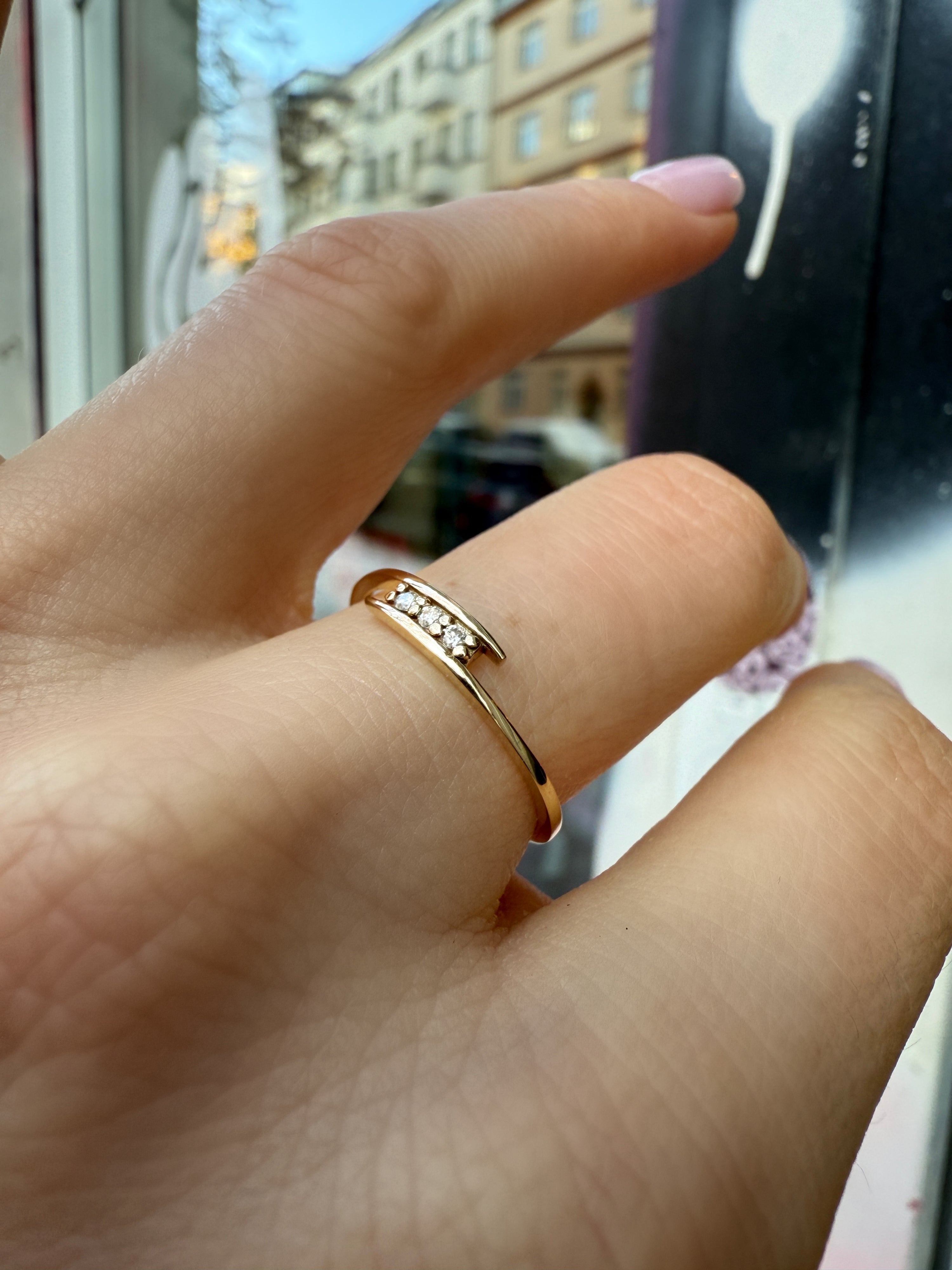 #521 9k Ring mit 3 Diamanten - RG 56