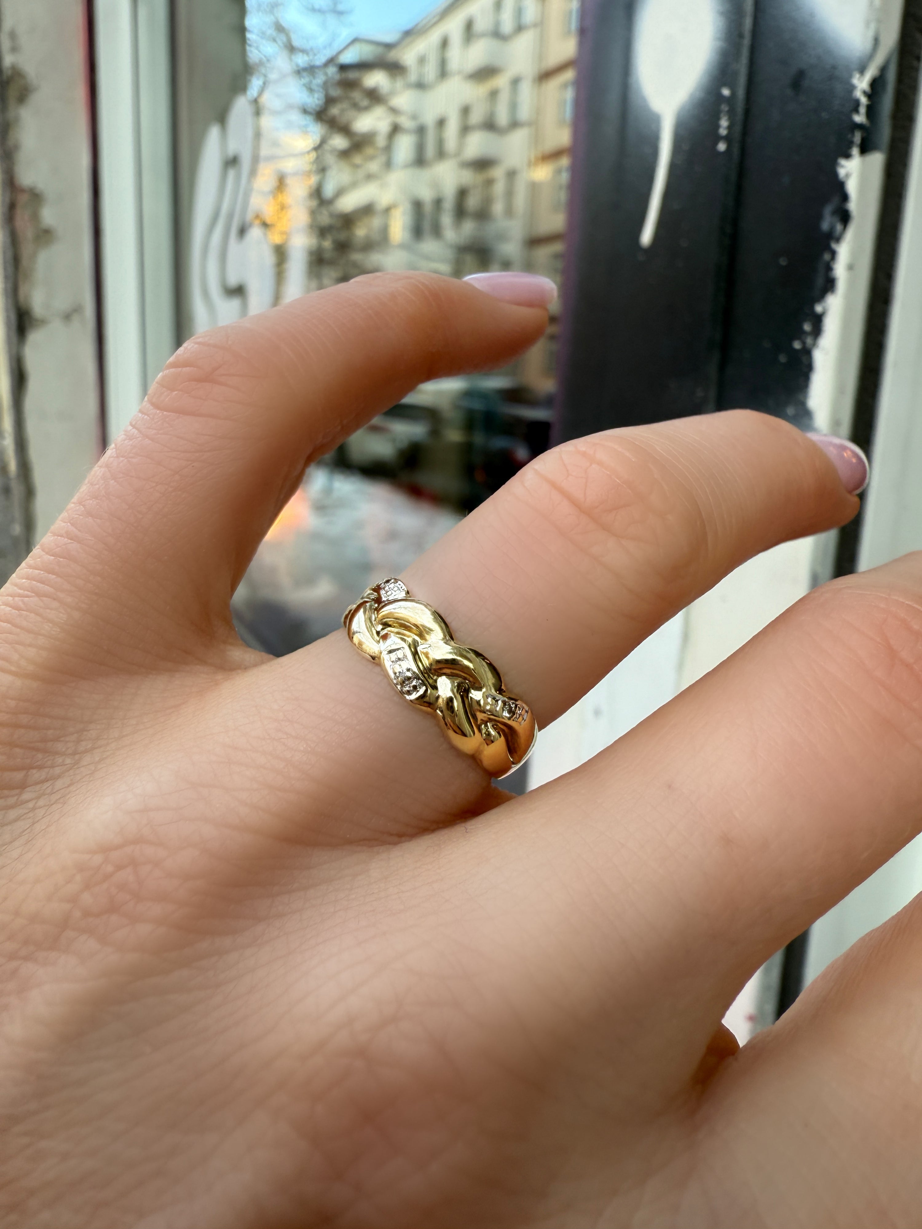 #526 Massiver 8k Ring mit 3 Diamanten - RG 50