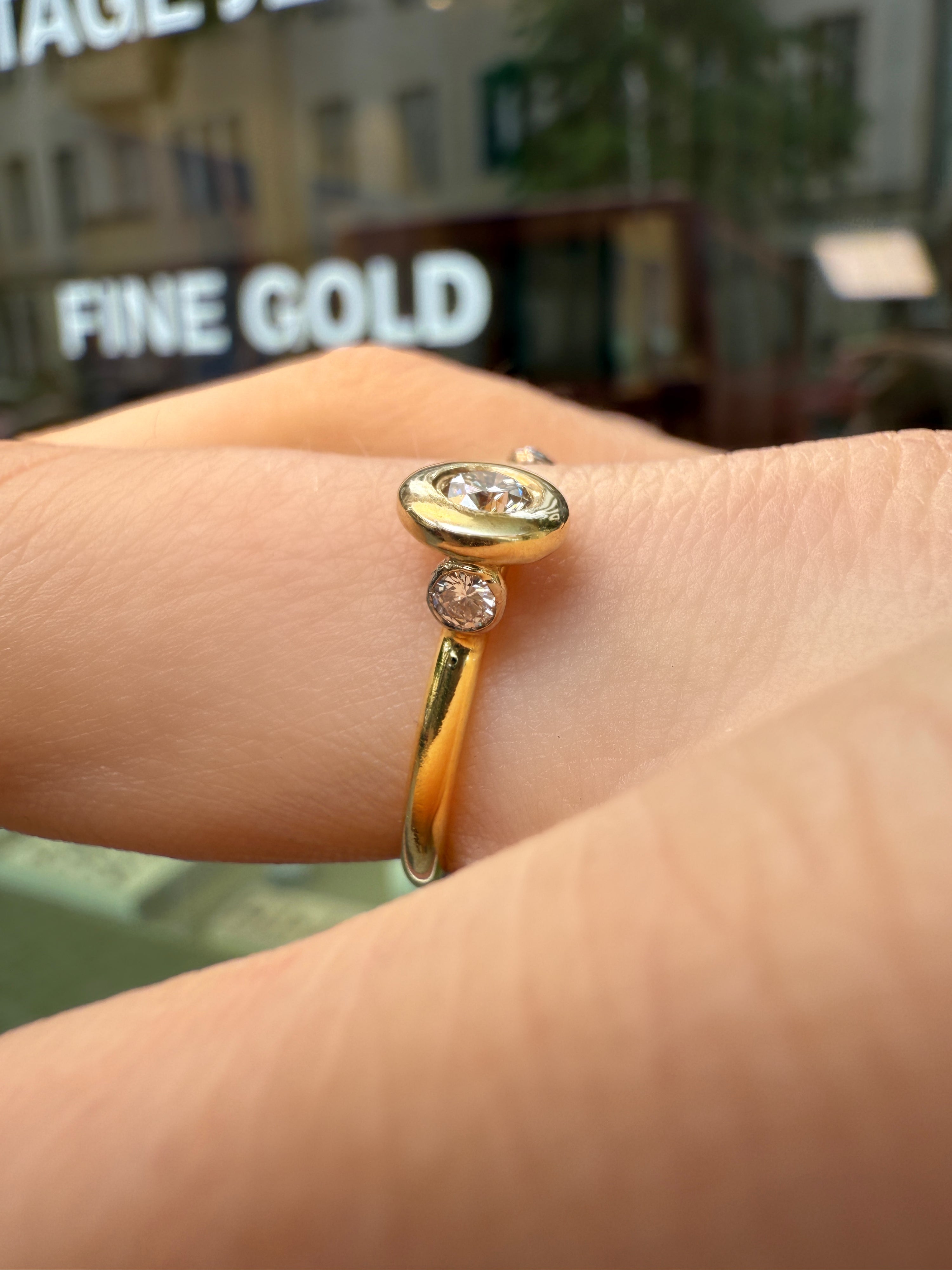 #987 14k Ring mit 3 Diamanten - RG 57