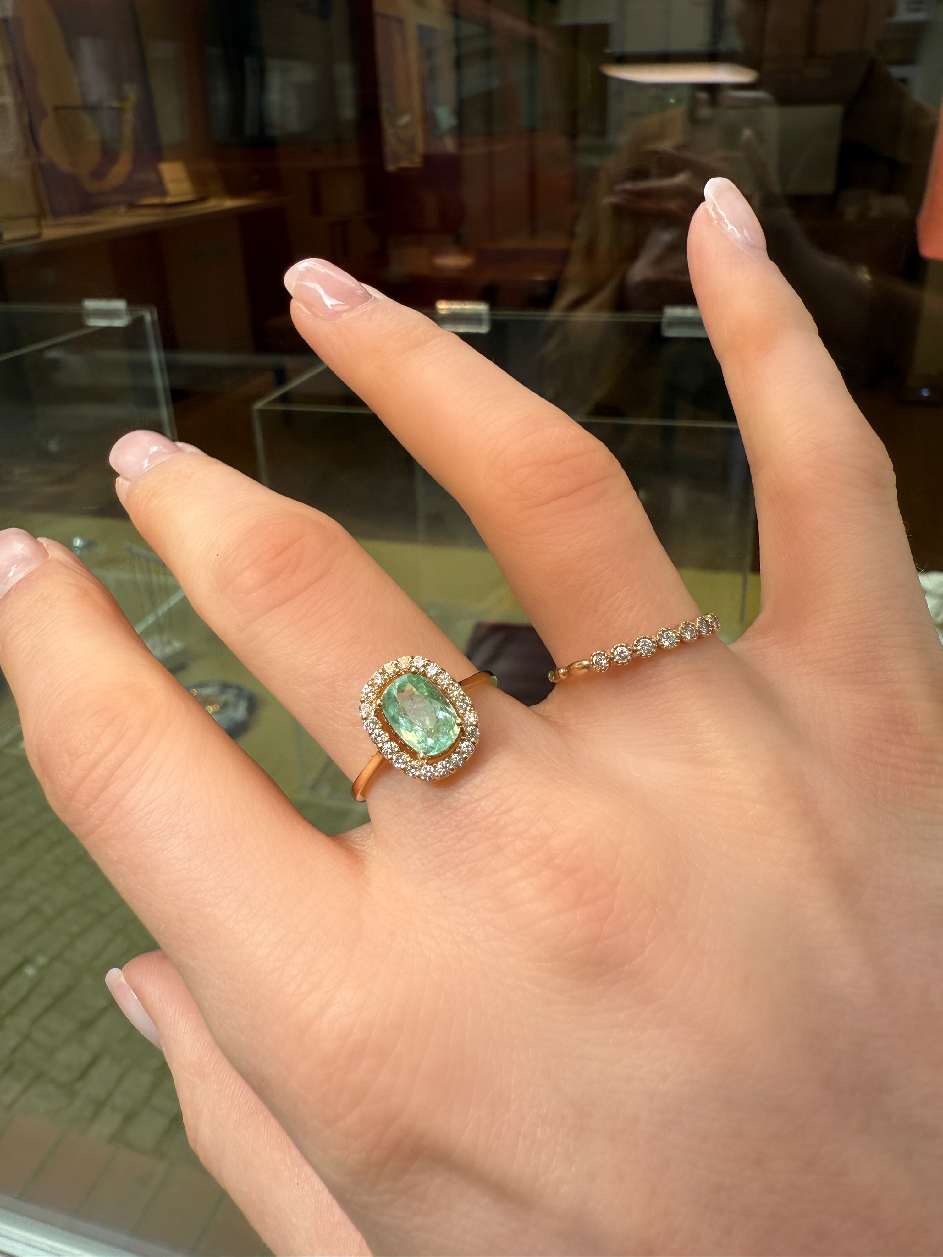 #985 18k Ring mit Smaragd & 21 Diamanten - RG 54