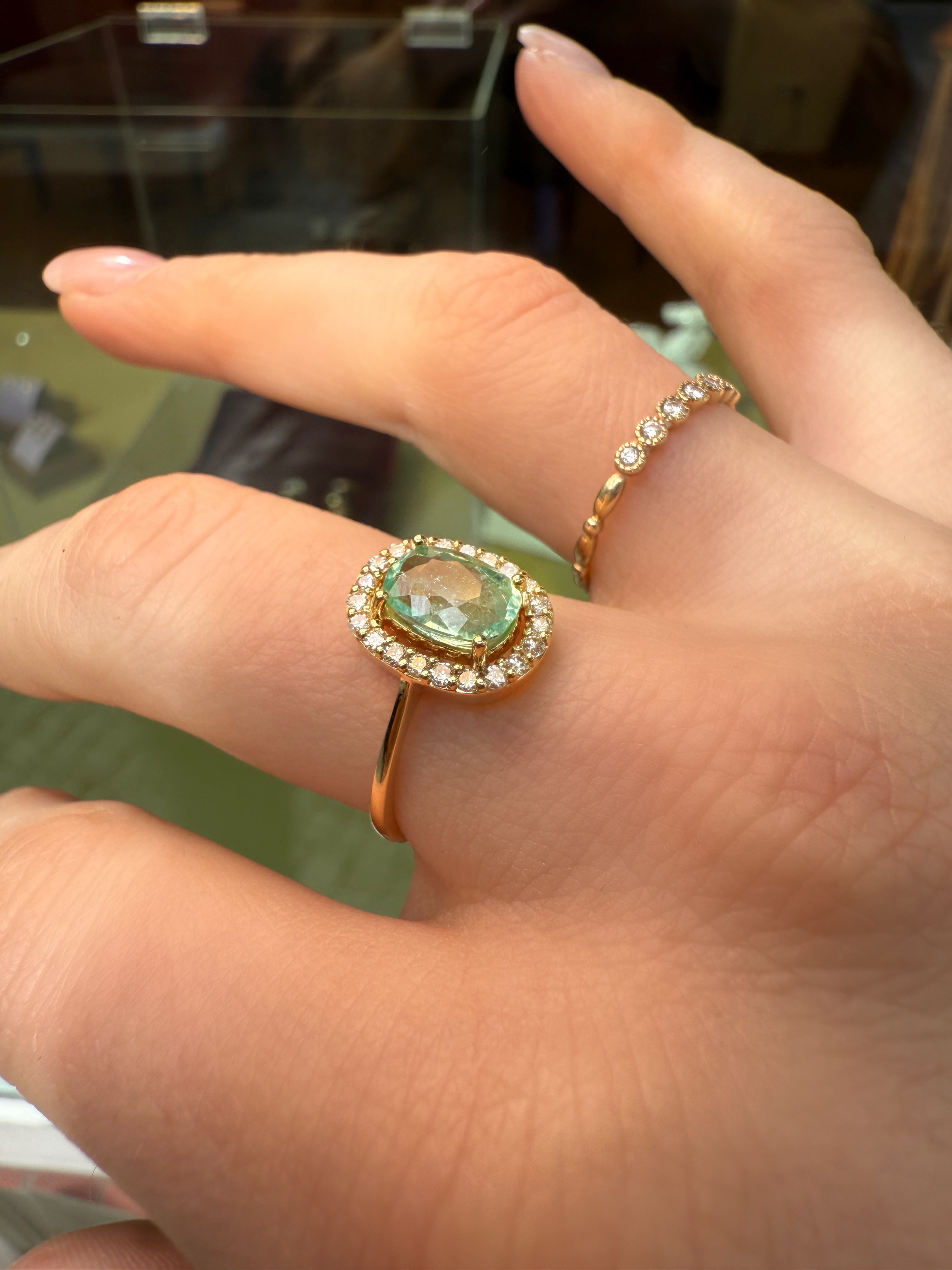 #985 18k Ring mit Smaragd & 21 Diamanten - RG 54