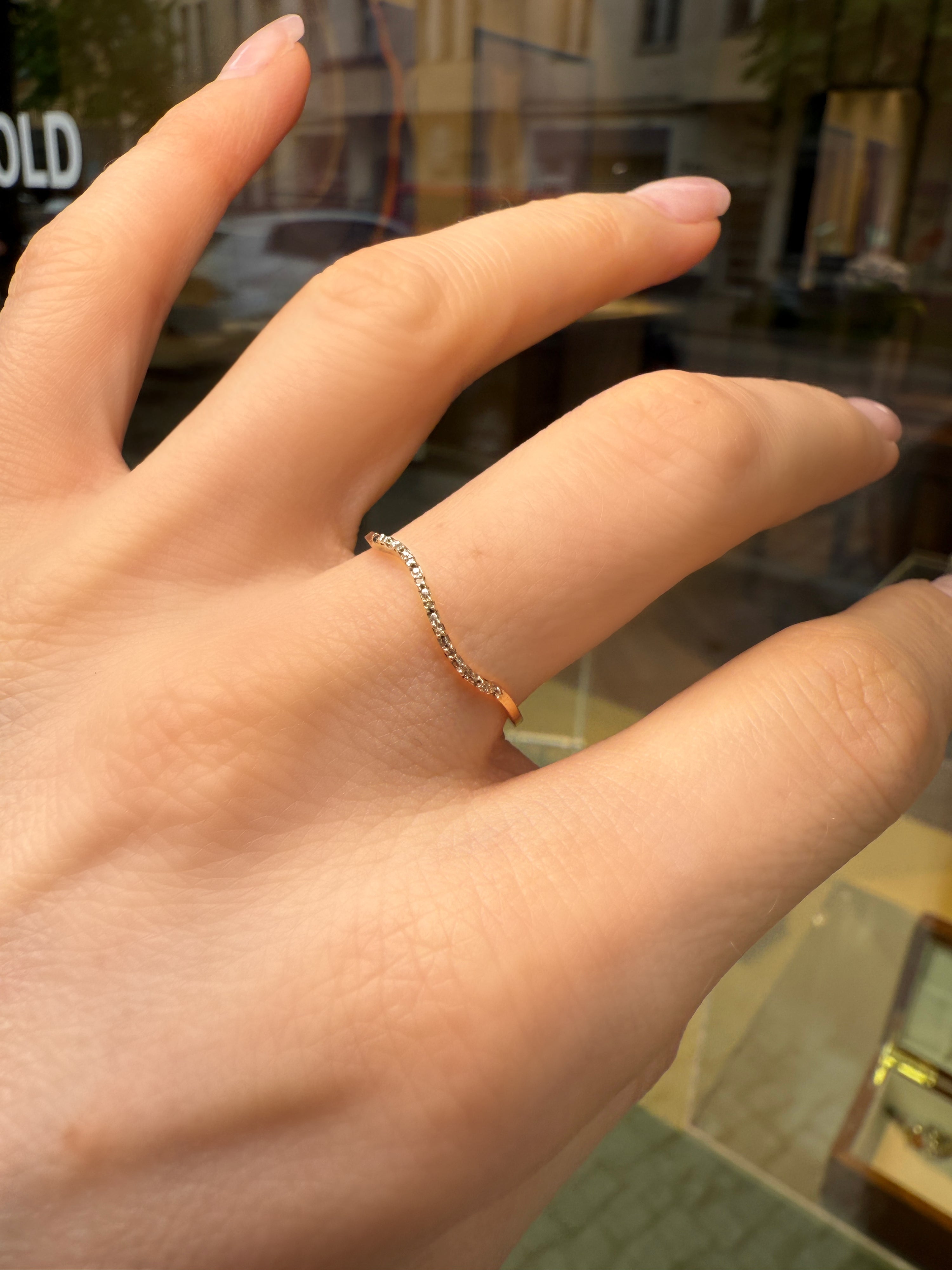 #953 9k Ring mit Diamanten - RG 57