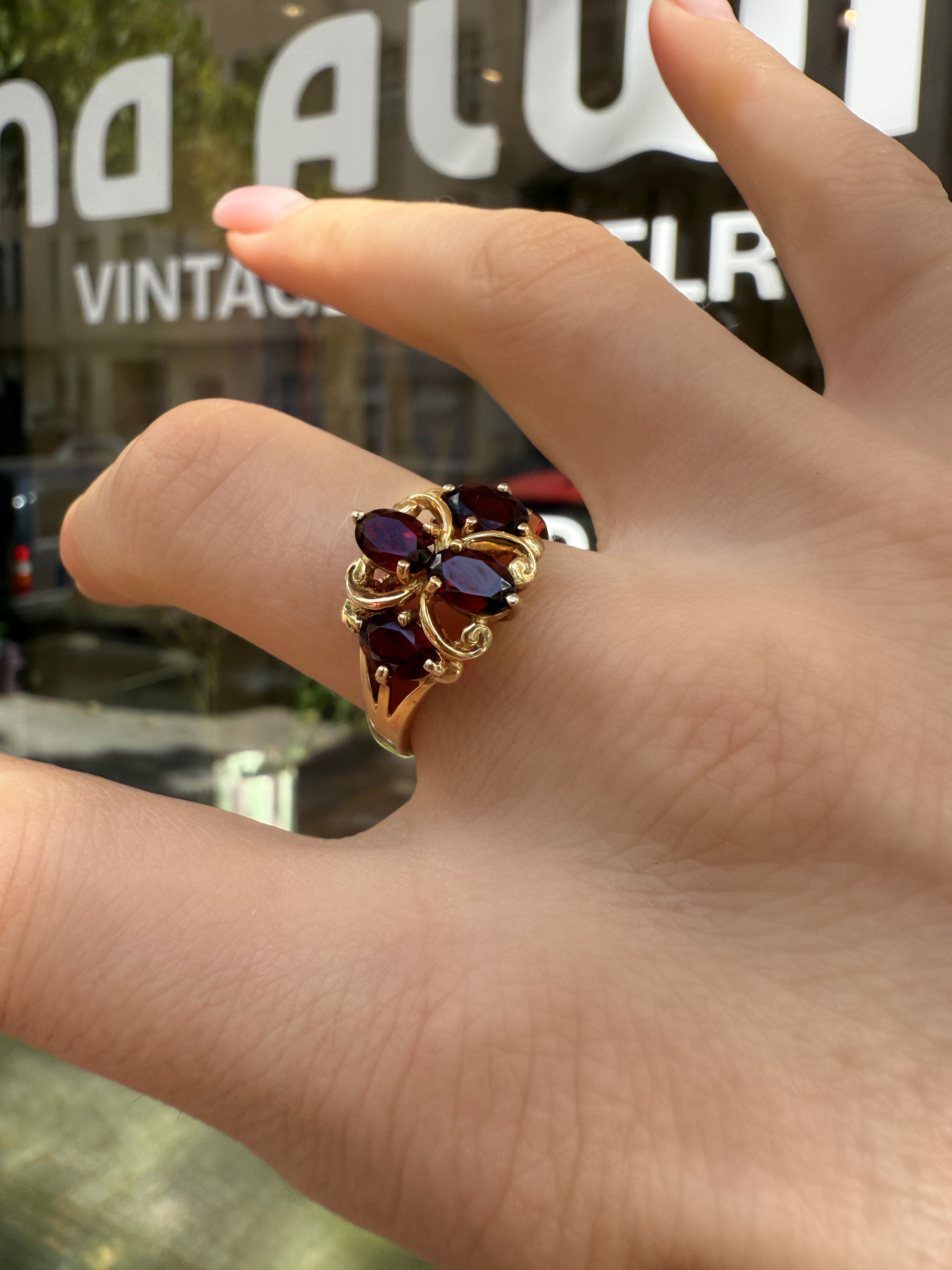 #1243 8k Ring mit Granat - RG 58