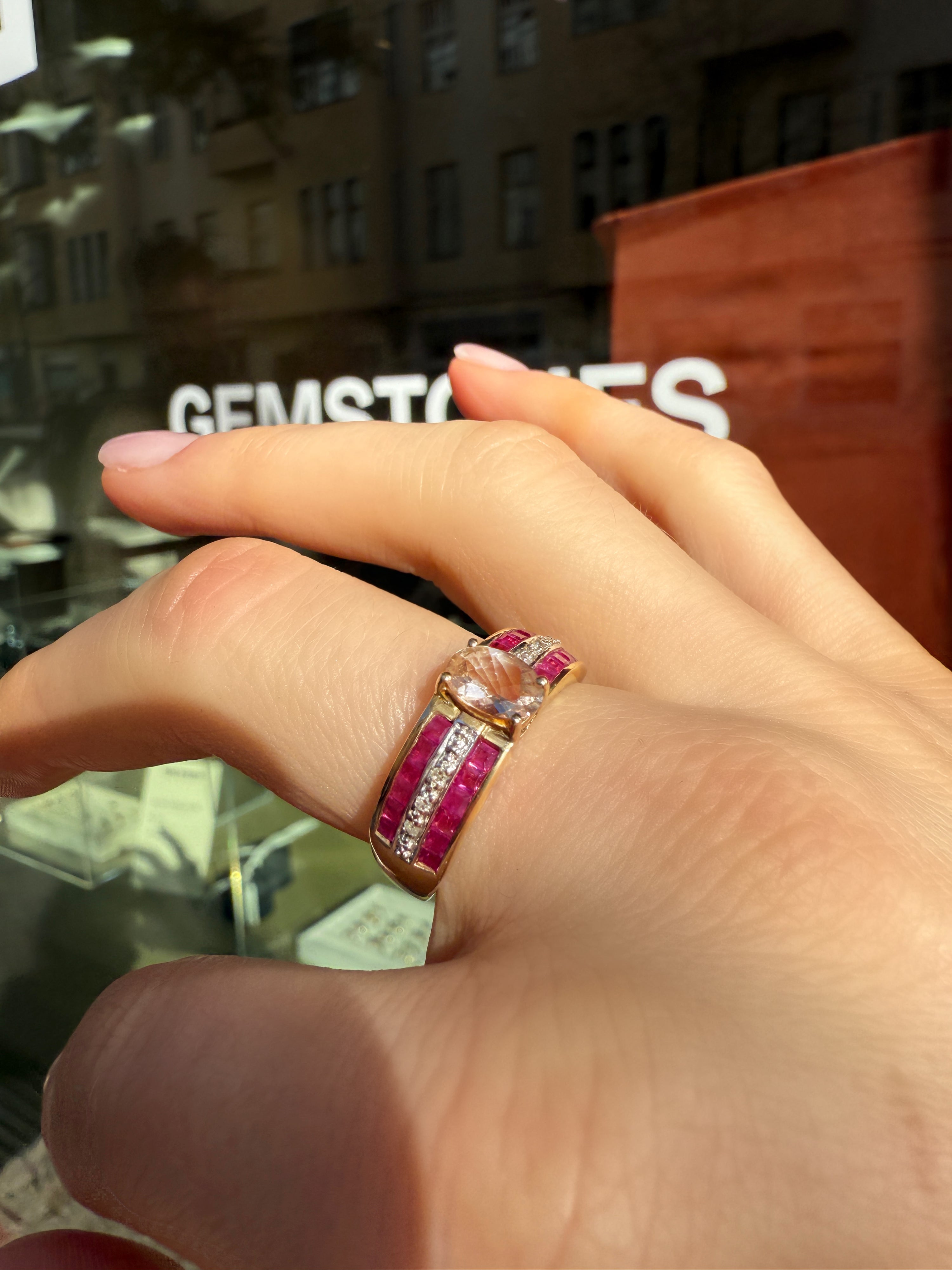 #693 9k Ring mit Morganit, Rubinen & Diamanten - RG 60