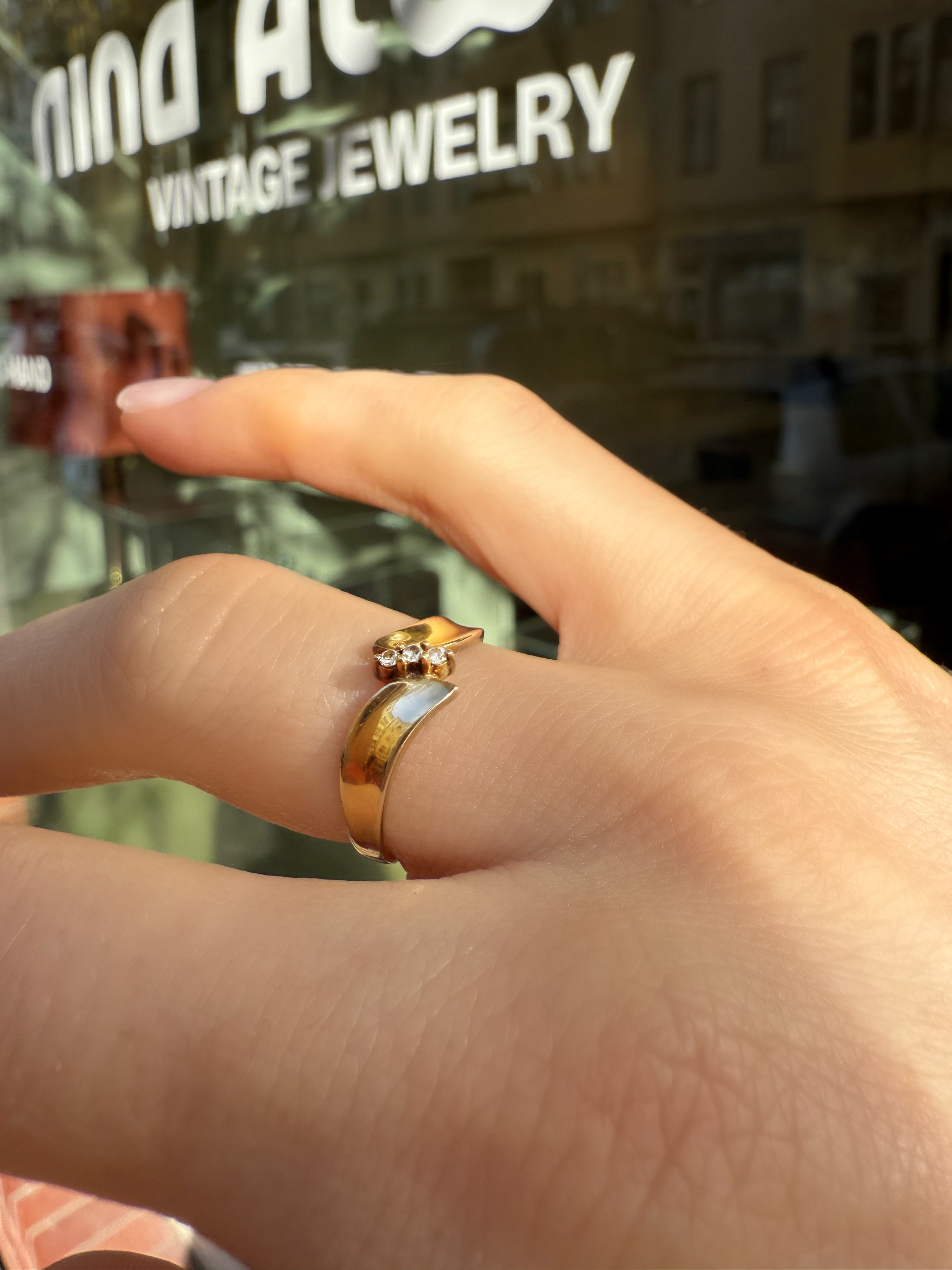 #700 8k Ring mit 3 Diamanten - RG 53