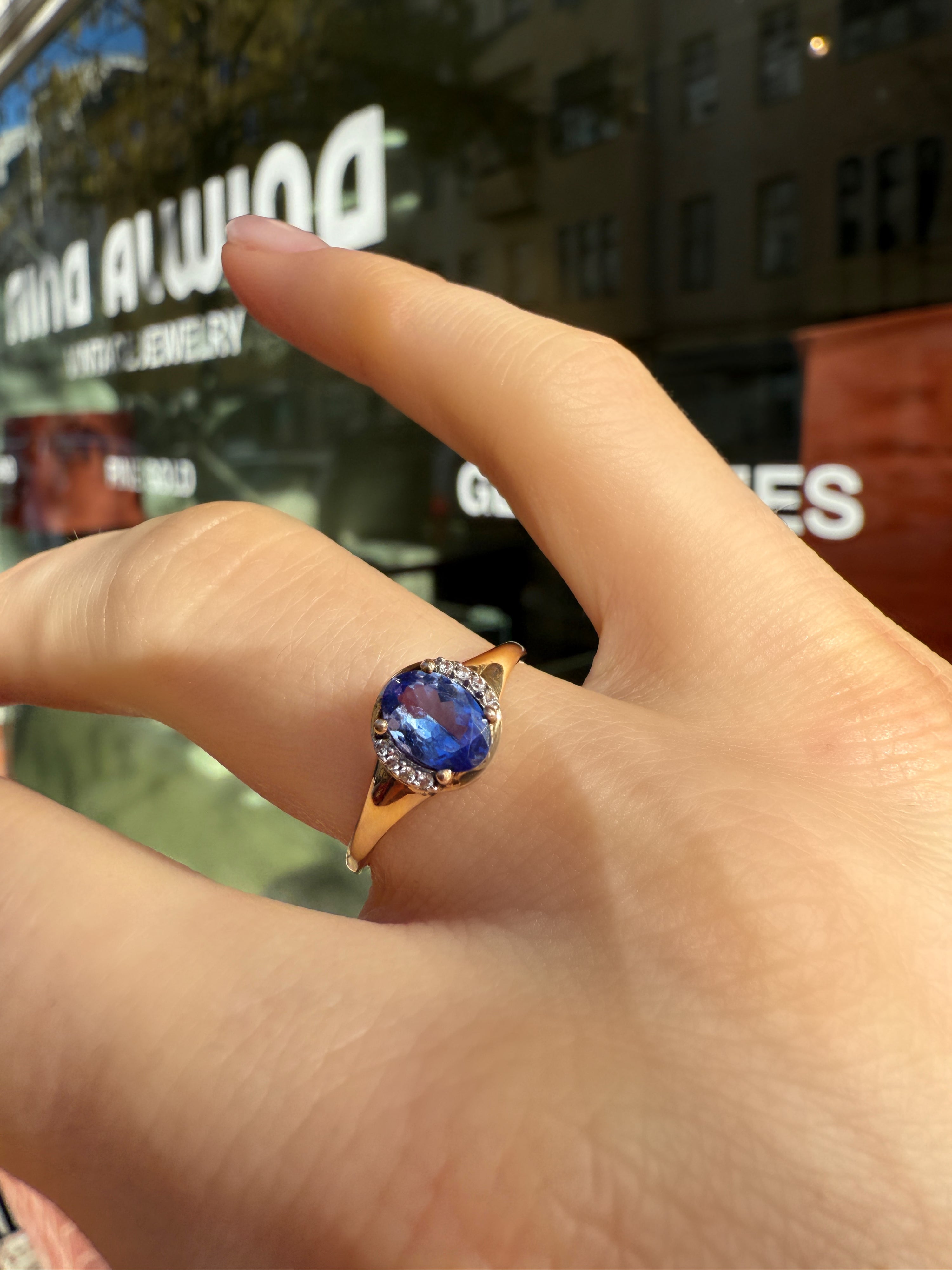 #701 9k Ring mit Tansanit & 8 Diamanten - RG 54