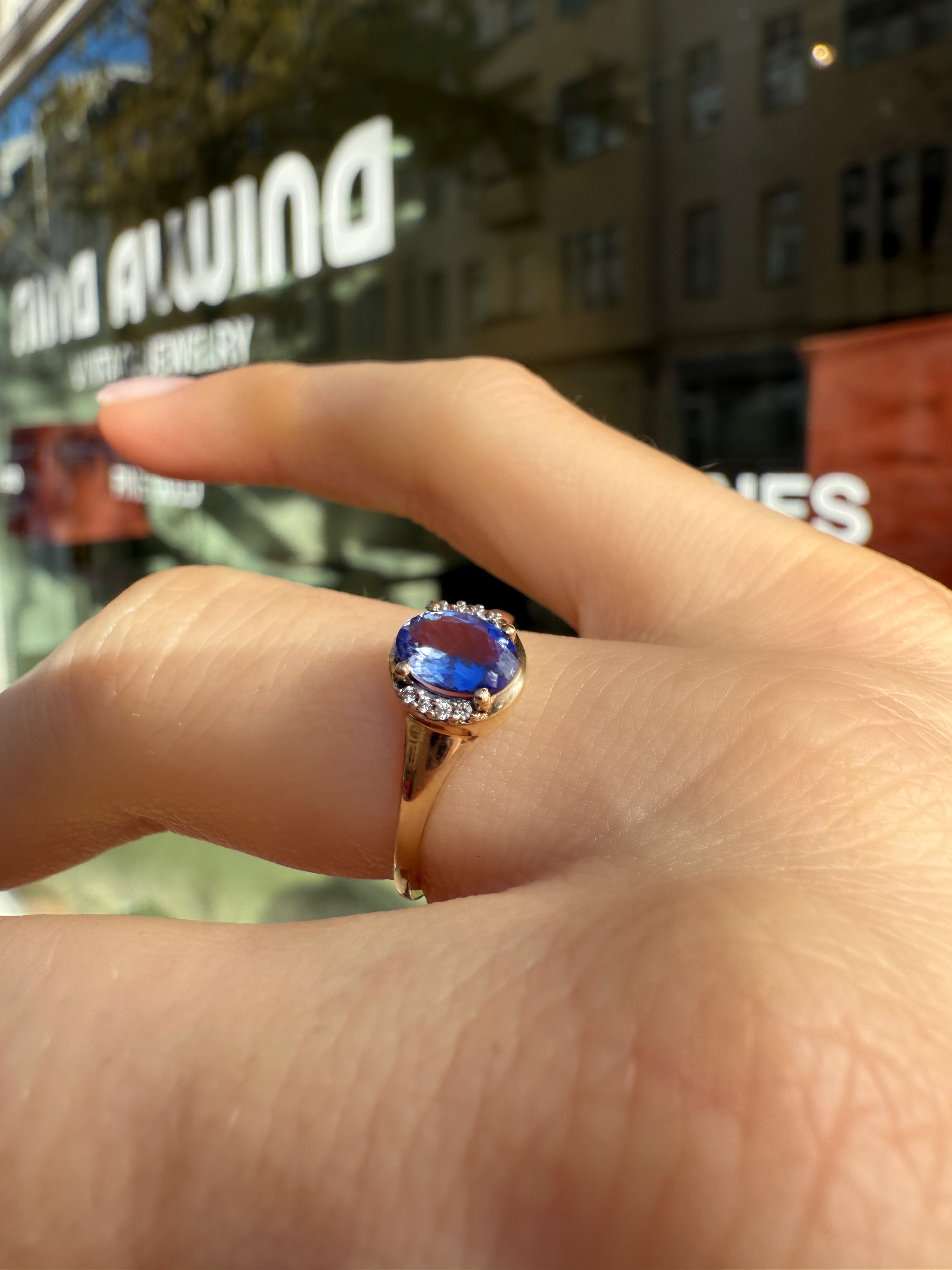 #701 9k Ring mit Tansanit & 8 Diamanten - RG 54