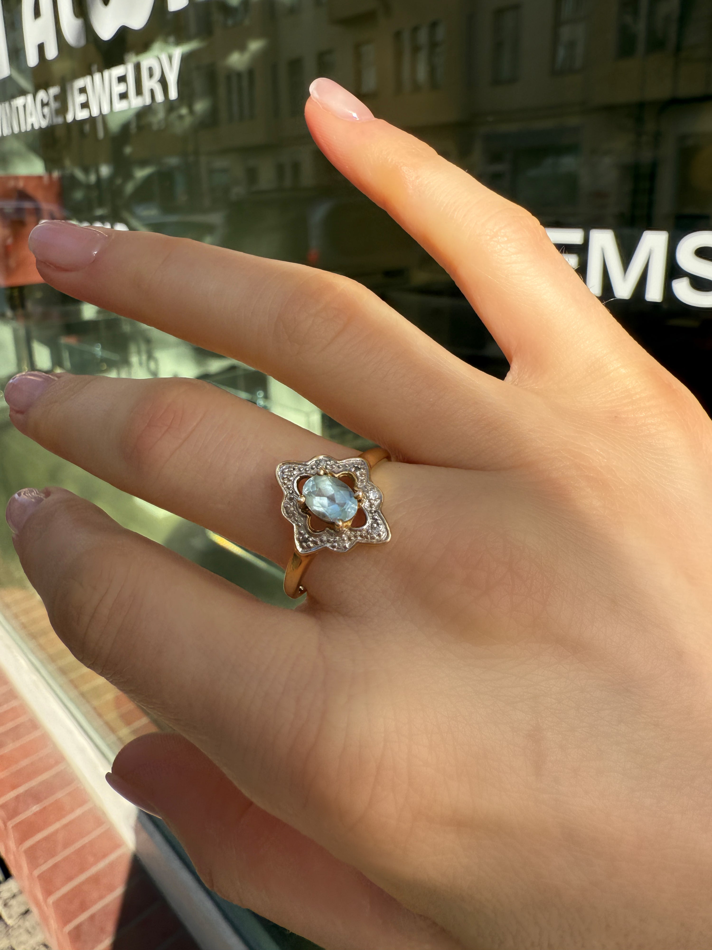 #702 8k Ring mit Aquamarin & 6 Diamanten - RG 60