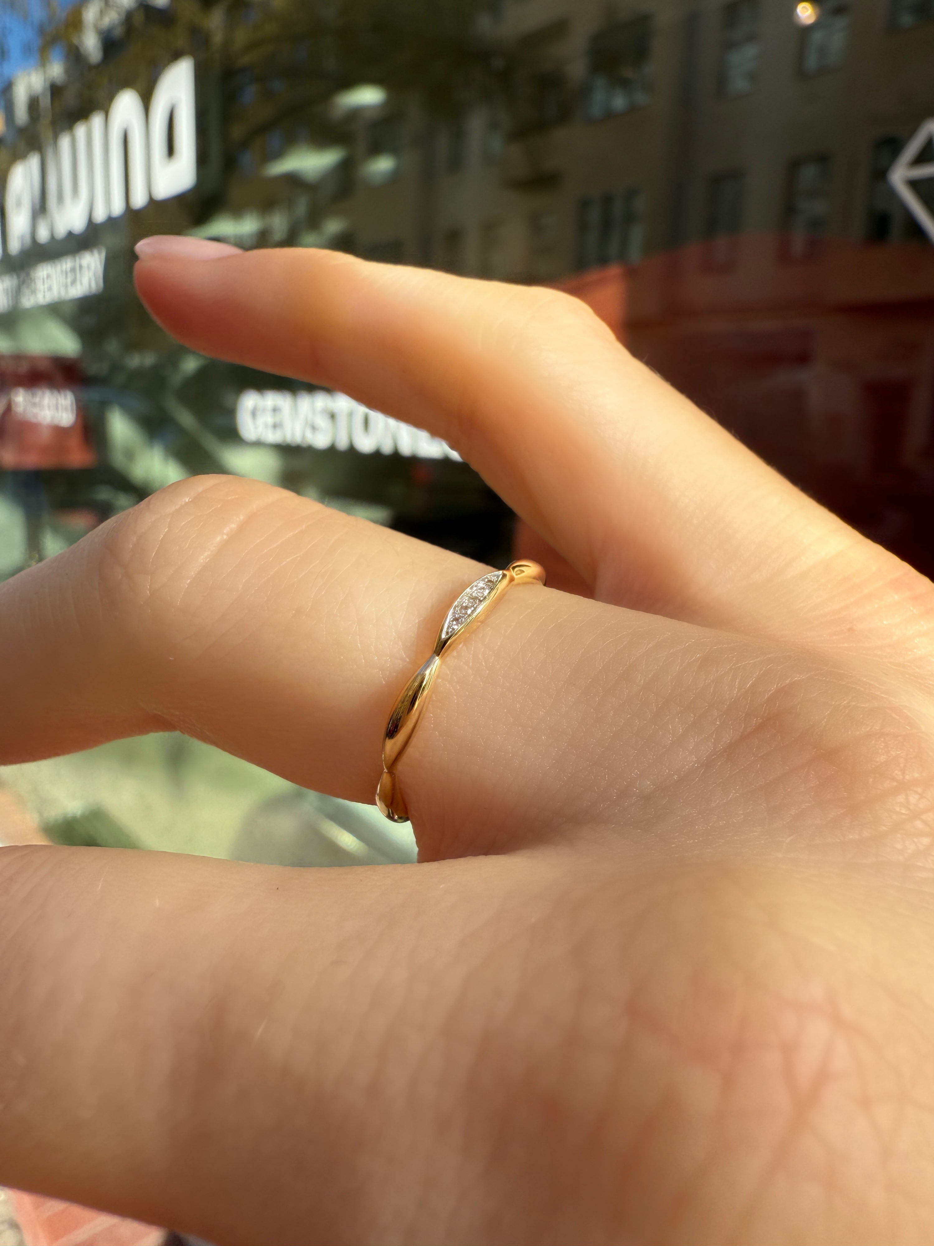 #708 14k Ring mit 5 Diamanten - RG 55