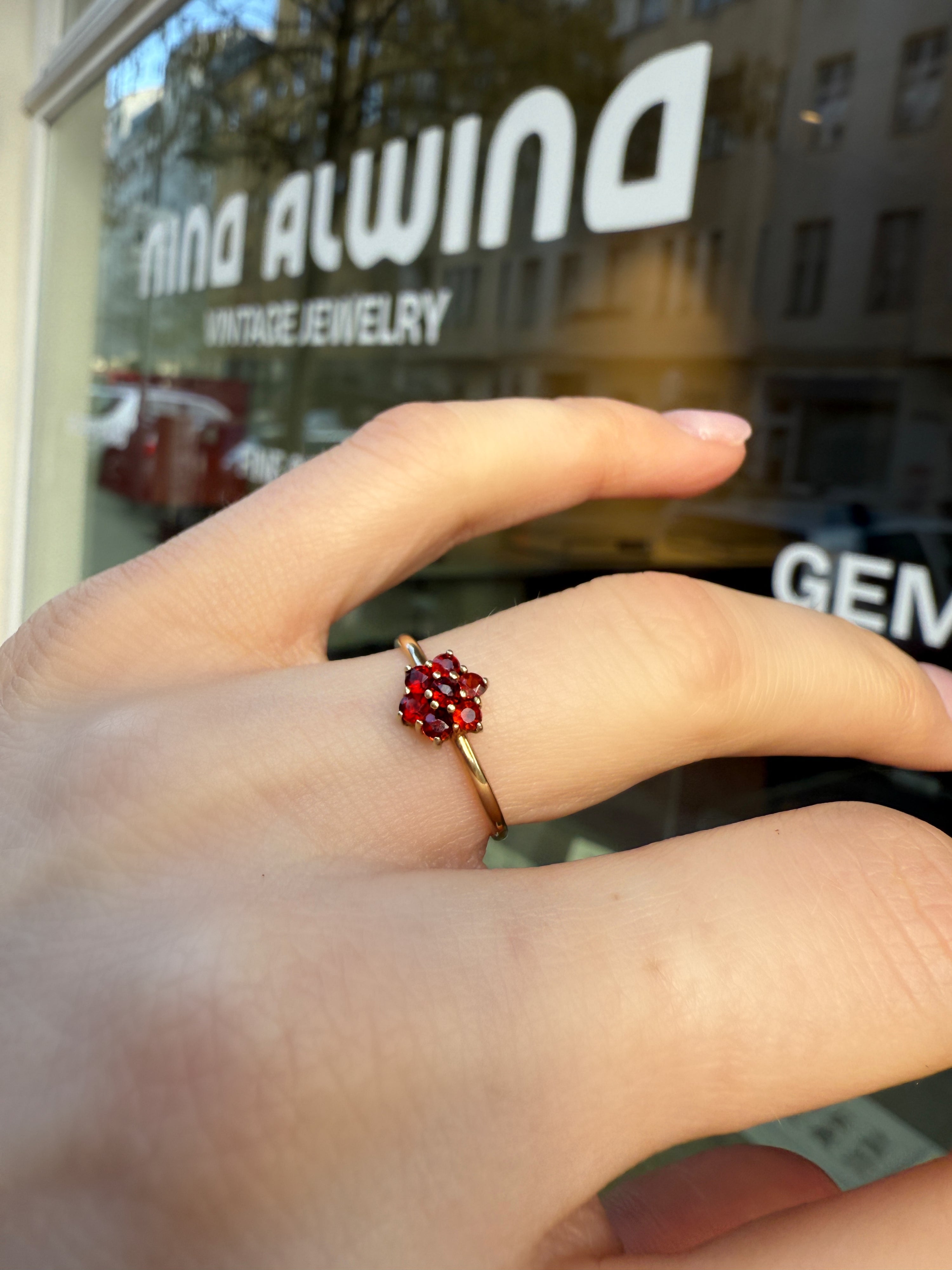 #710 8k Ring mit Granat - RG 51