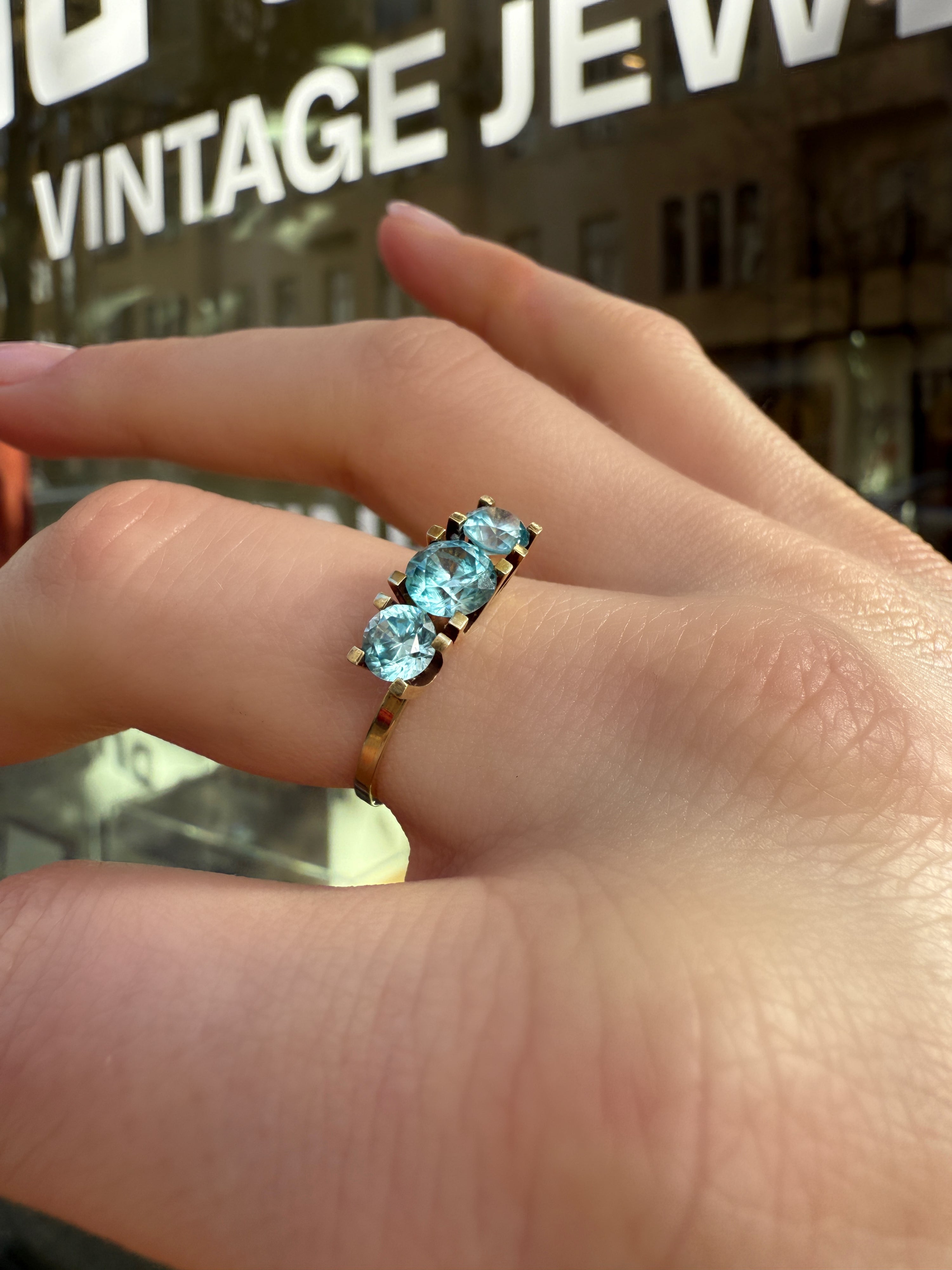 #712 14k Ring mit Blautopas- RG 57
