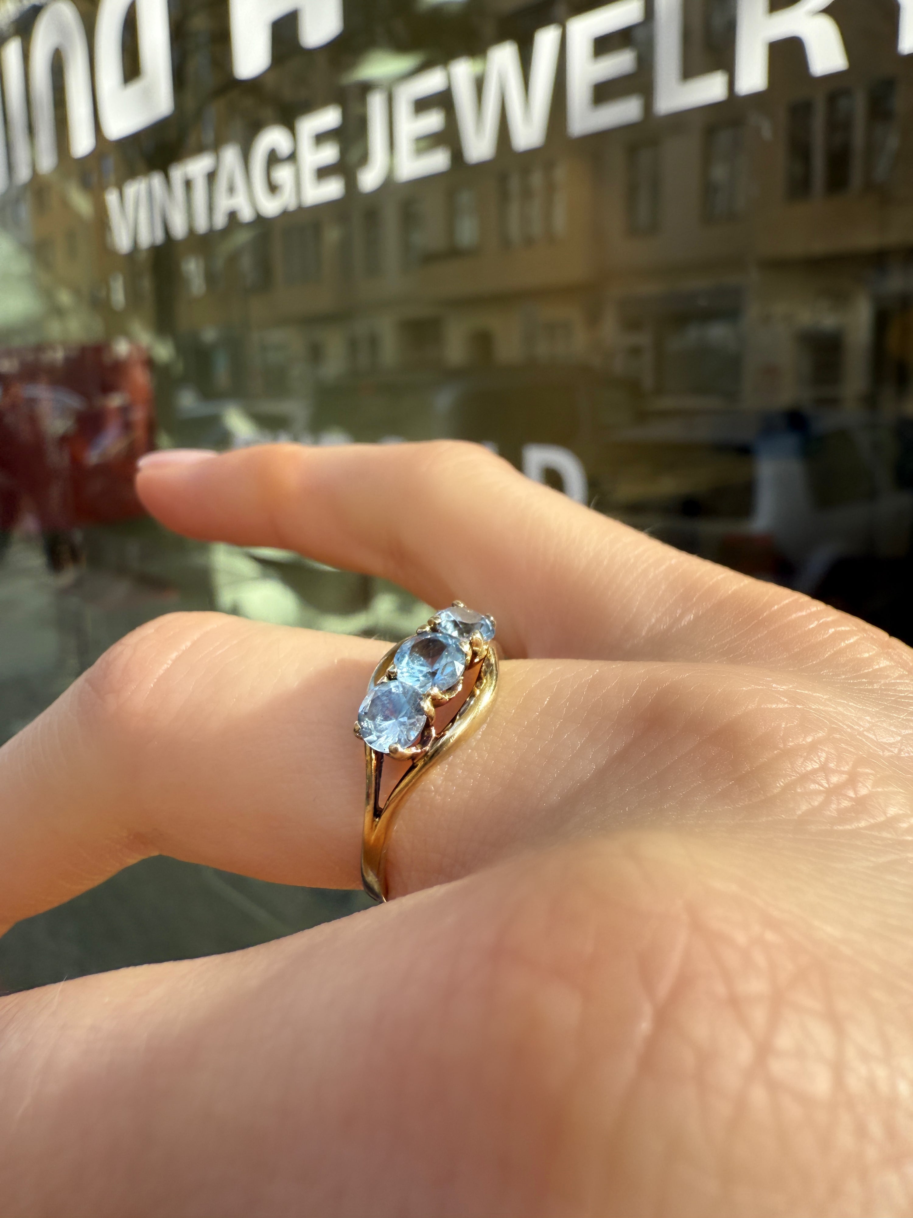 #720 8k Ring mit 3 Aquamarinen - RG  55.5