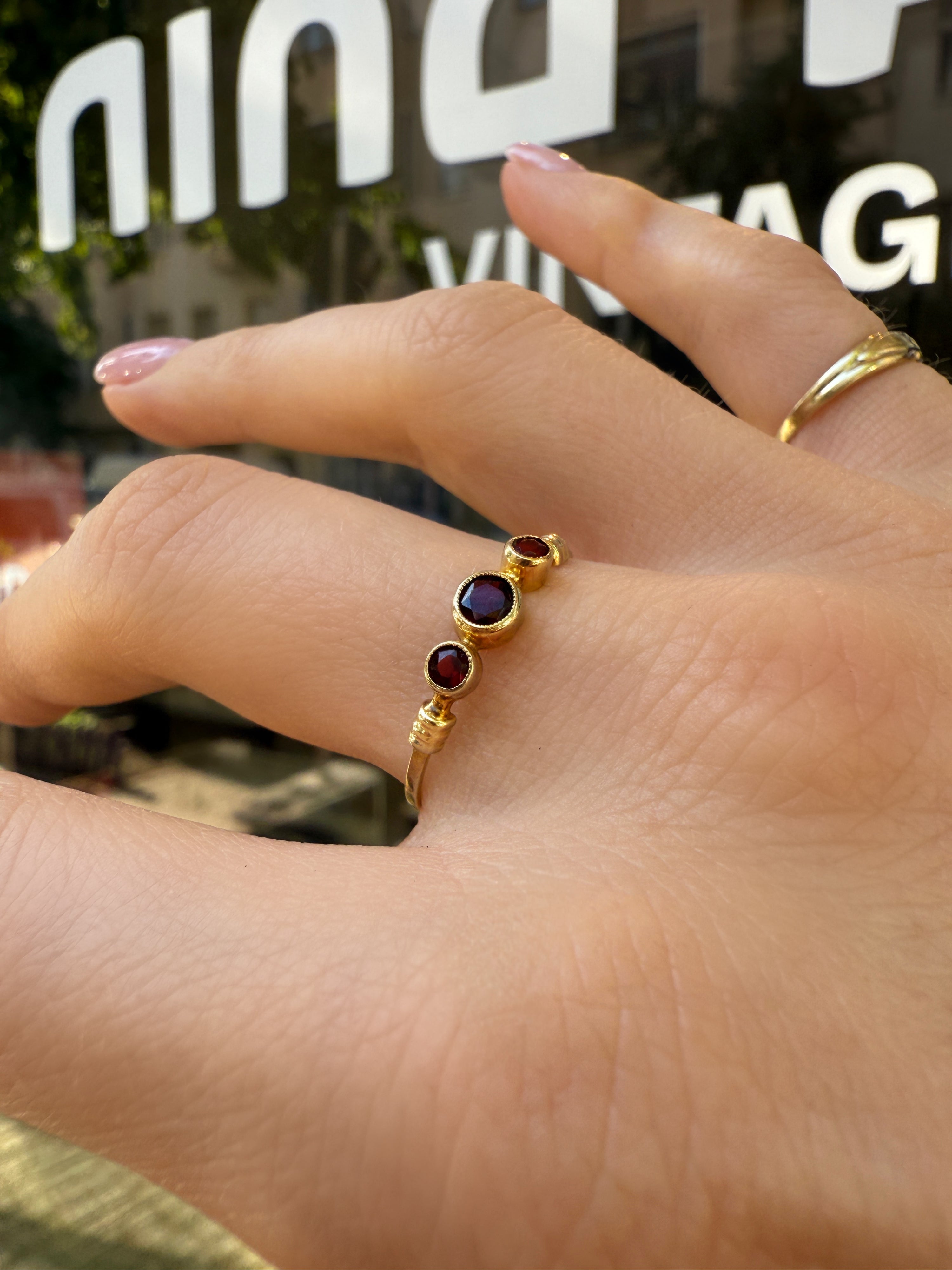 #1208 8k Ring mit Granat - RG 62