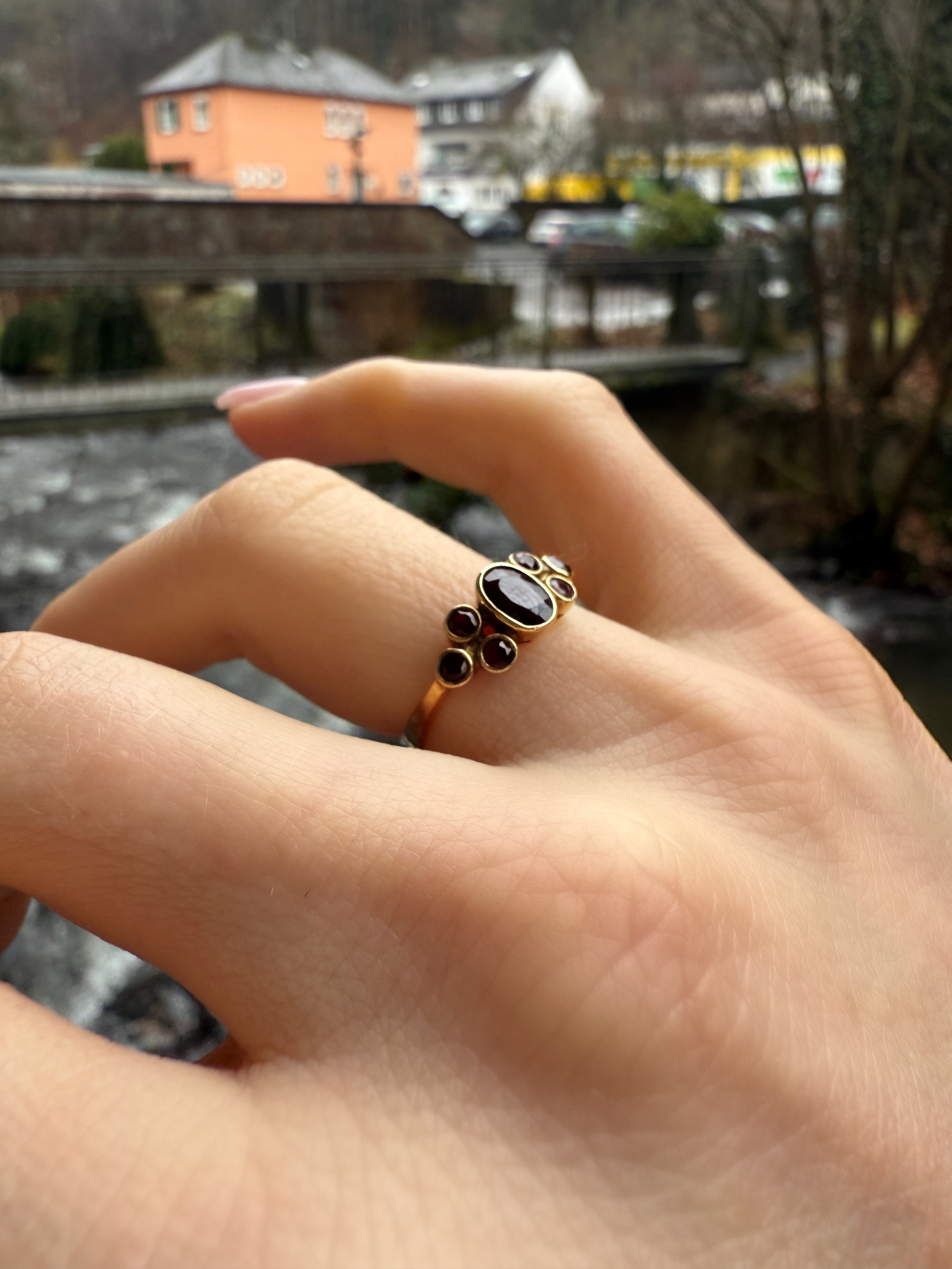 #551 8k Ring mit Granat - RG 50