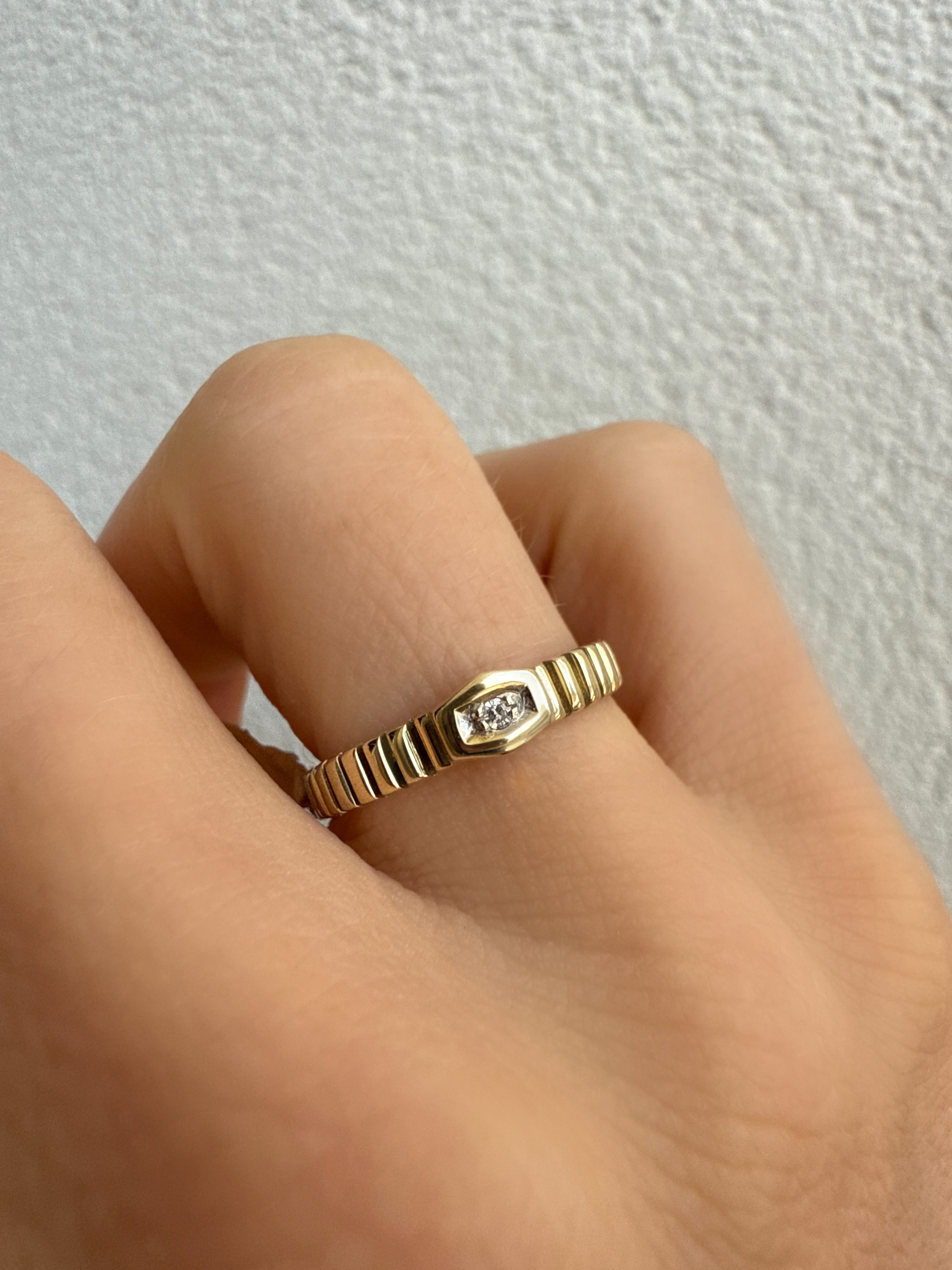 #69 8k Ring mit Diamant - RG 55
