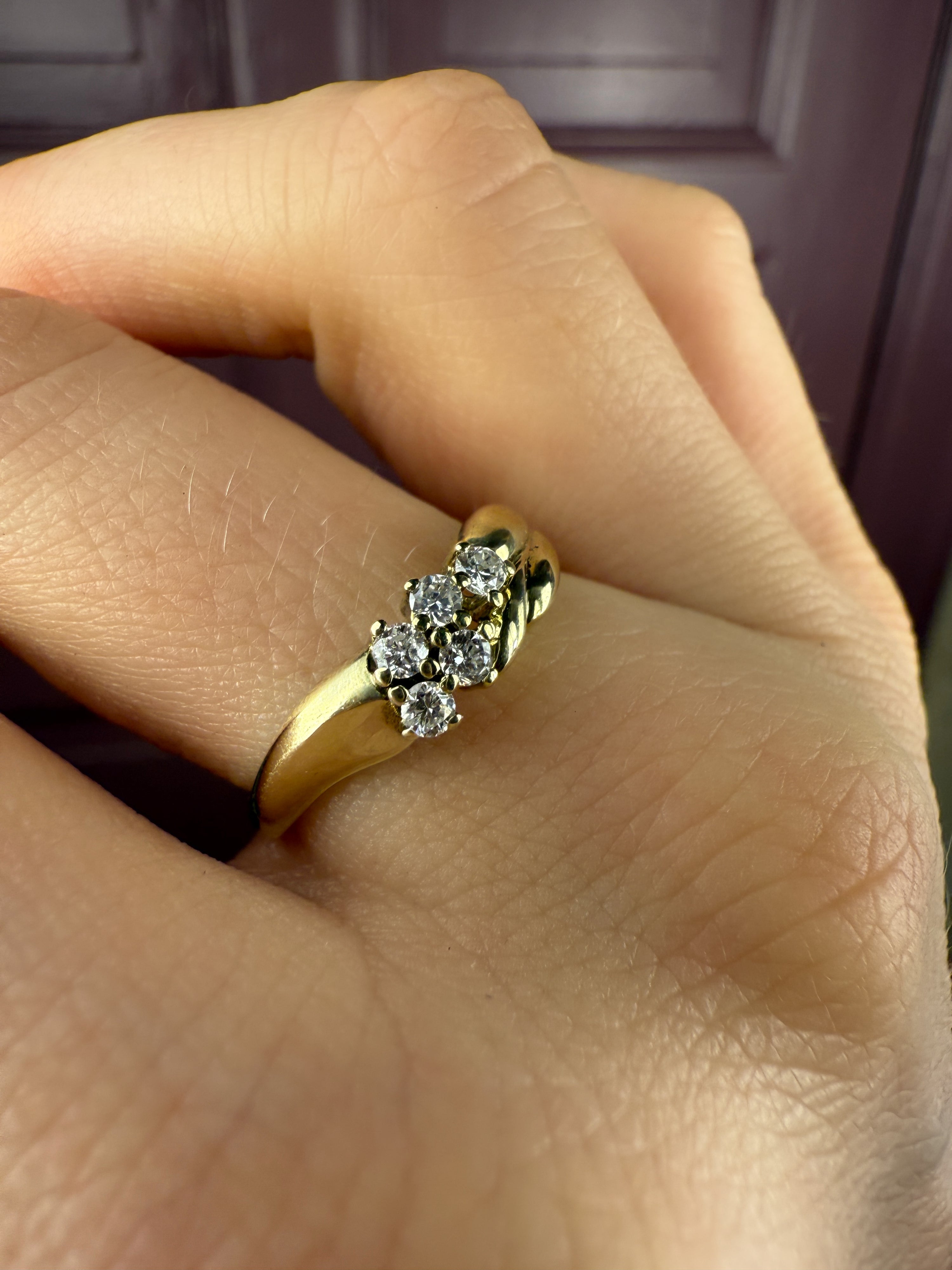 #183 8k Ring mit 5 Diamanten - RG 56