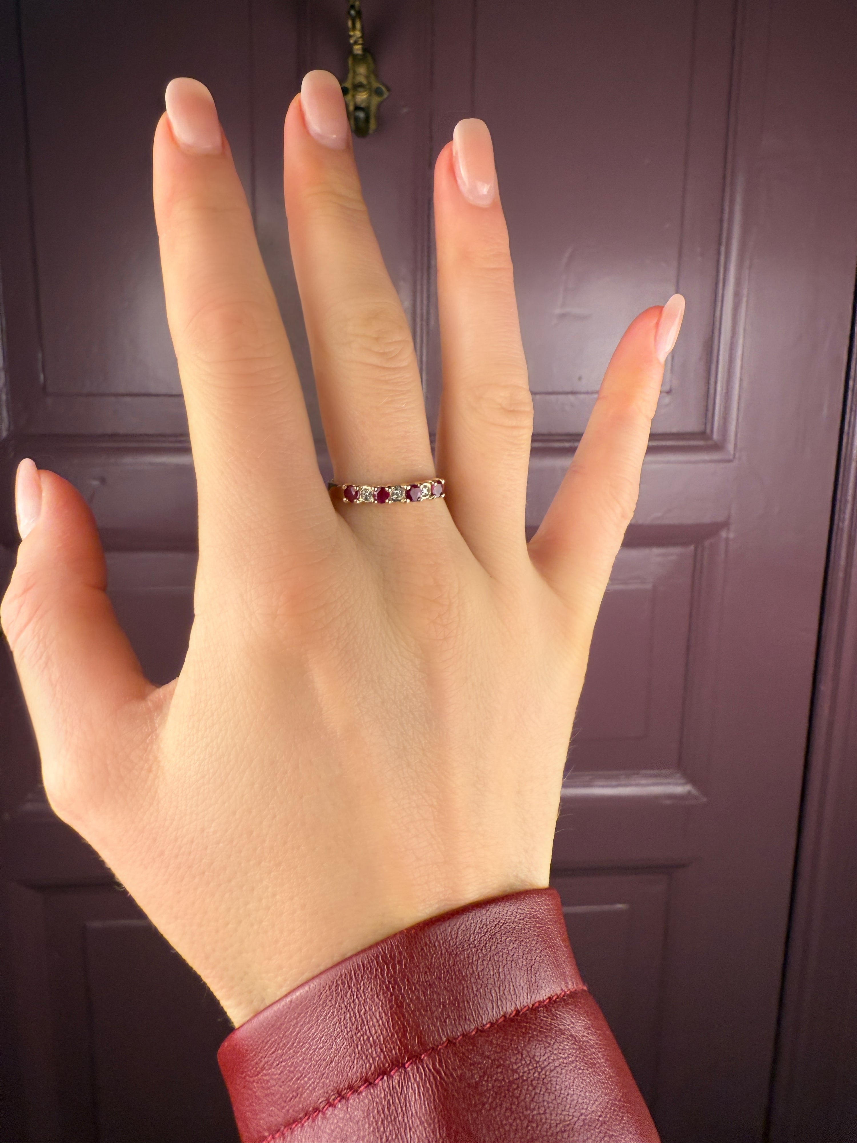 #191 9k Ring mit Rubinen & Diamanten - RG 59