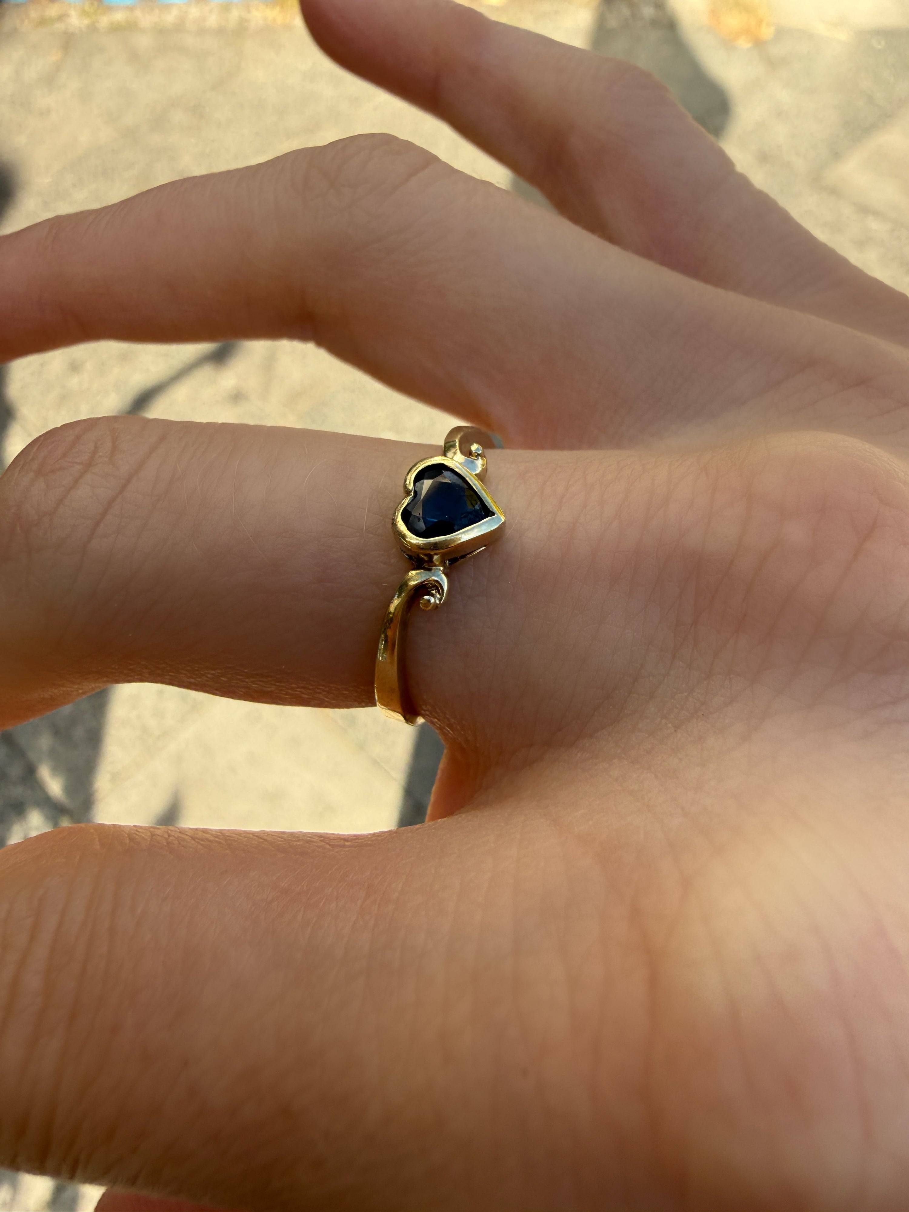 #1400 8k Ring with Sapphire - Ring Size 55.5