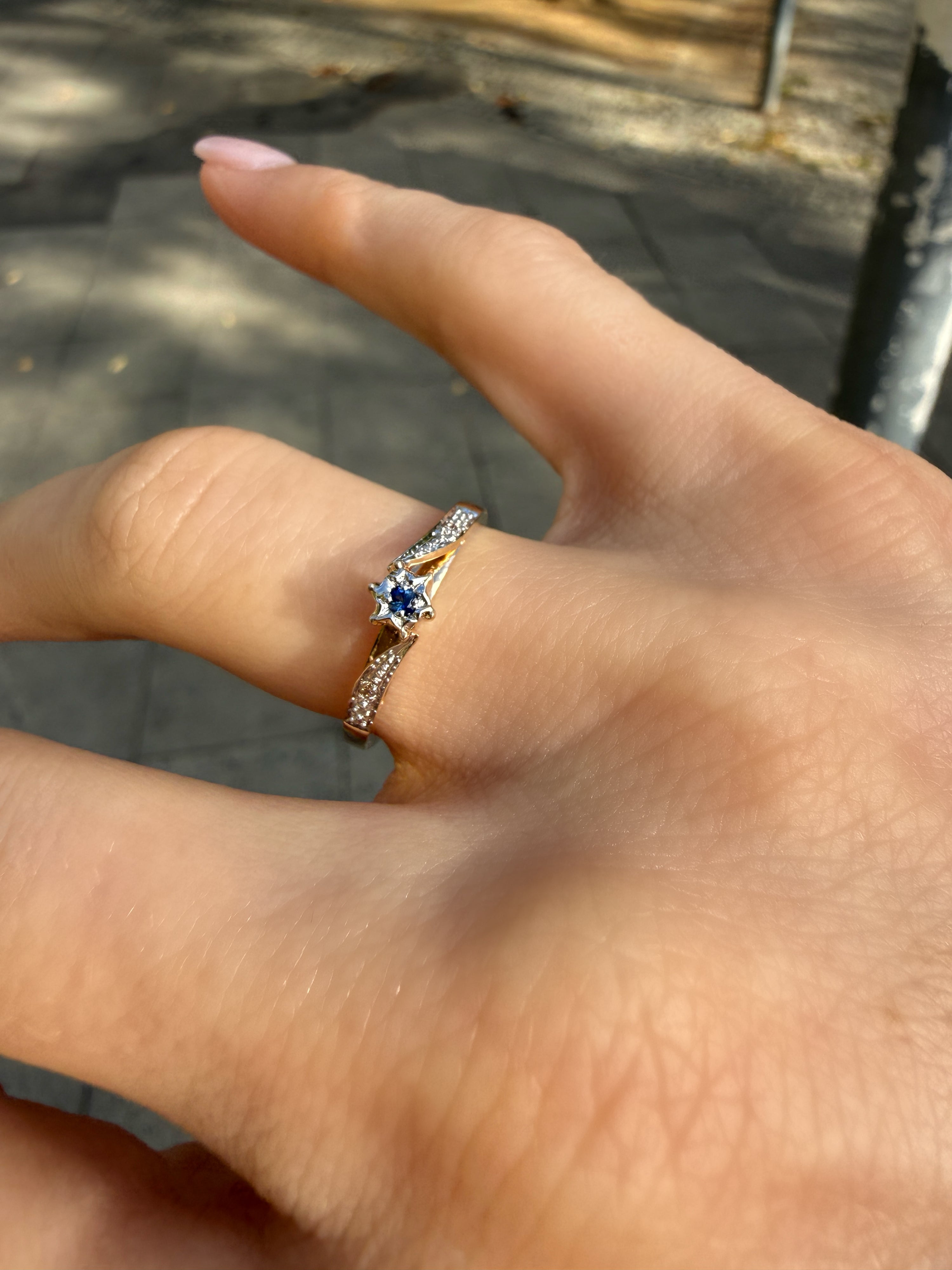 #1401 8k Ring with Sapphire & 2 Diamonds - Ring Size 52