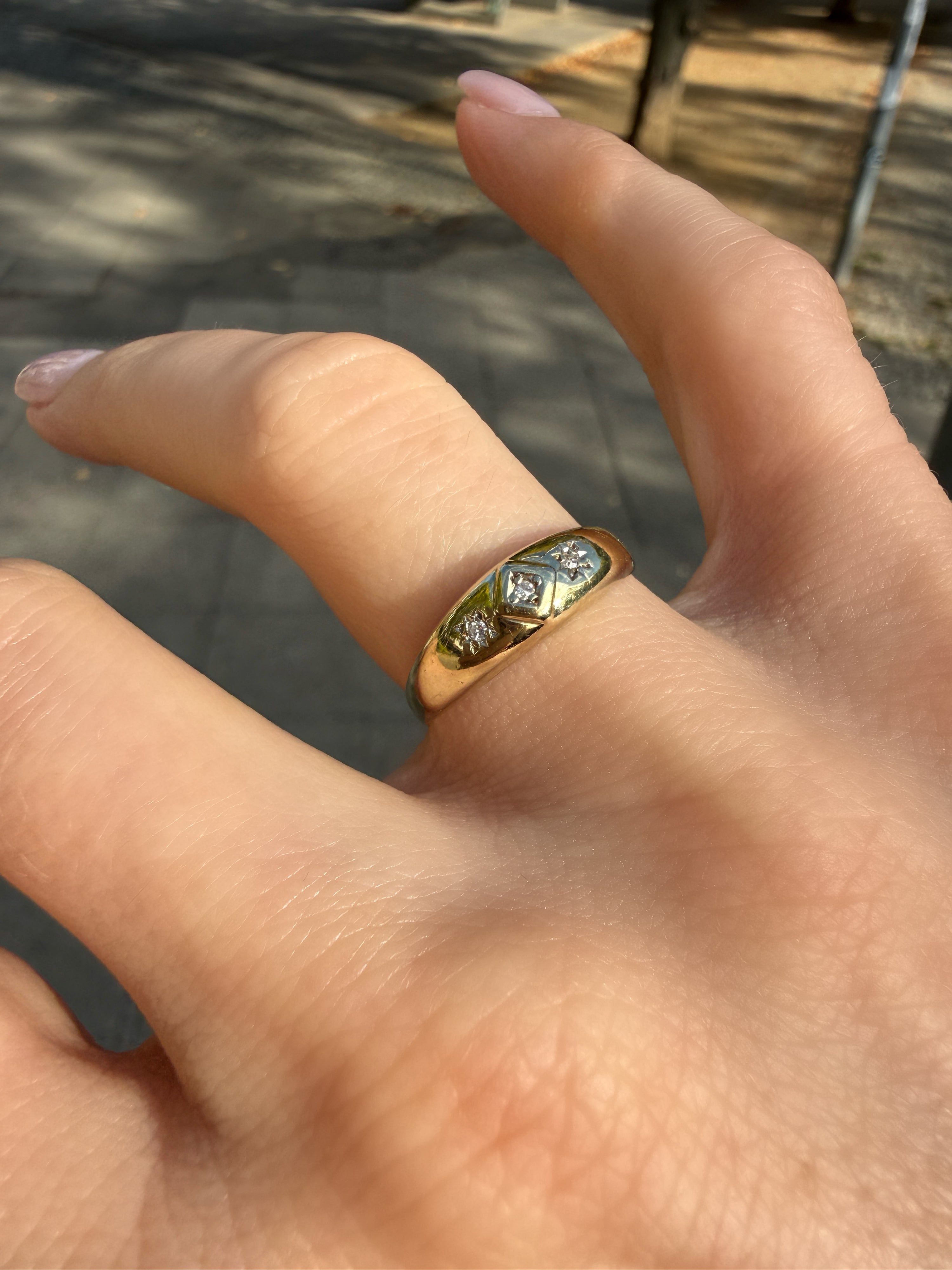 #1398 8k Ring with 3 Diamonds - Ring Size 52