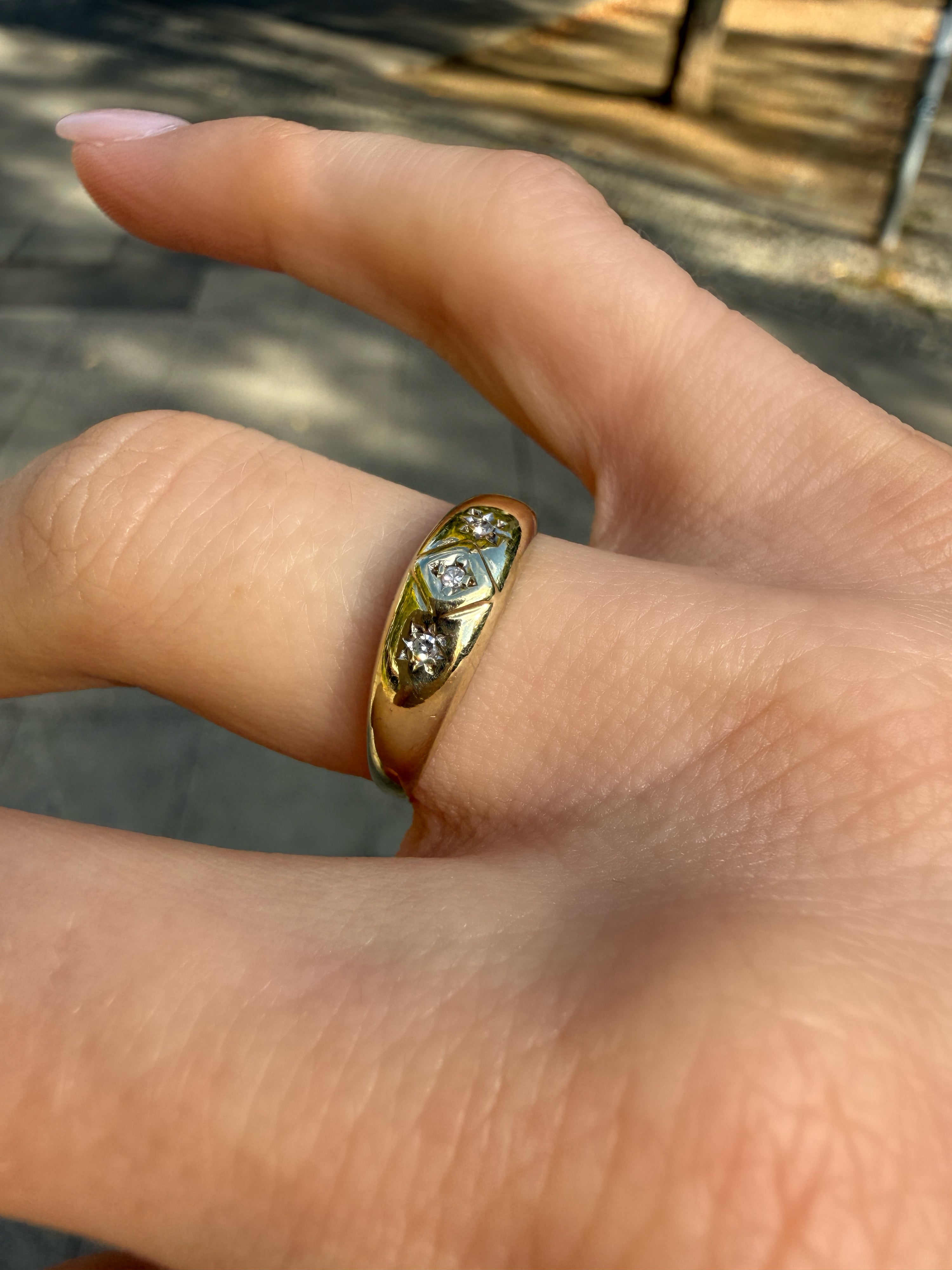 #1398 8k Ring with 3 Diamonds - Ring Size 52