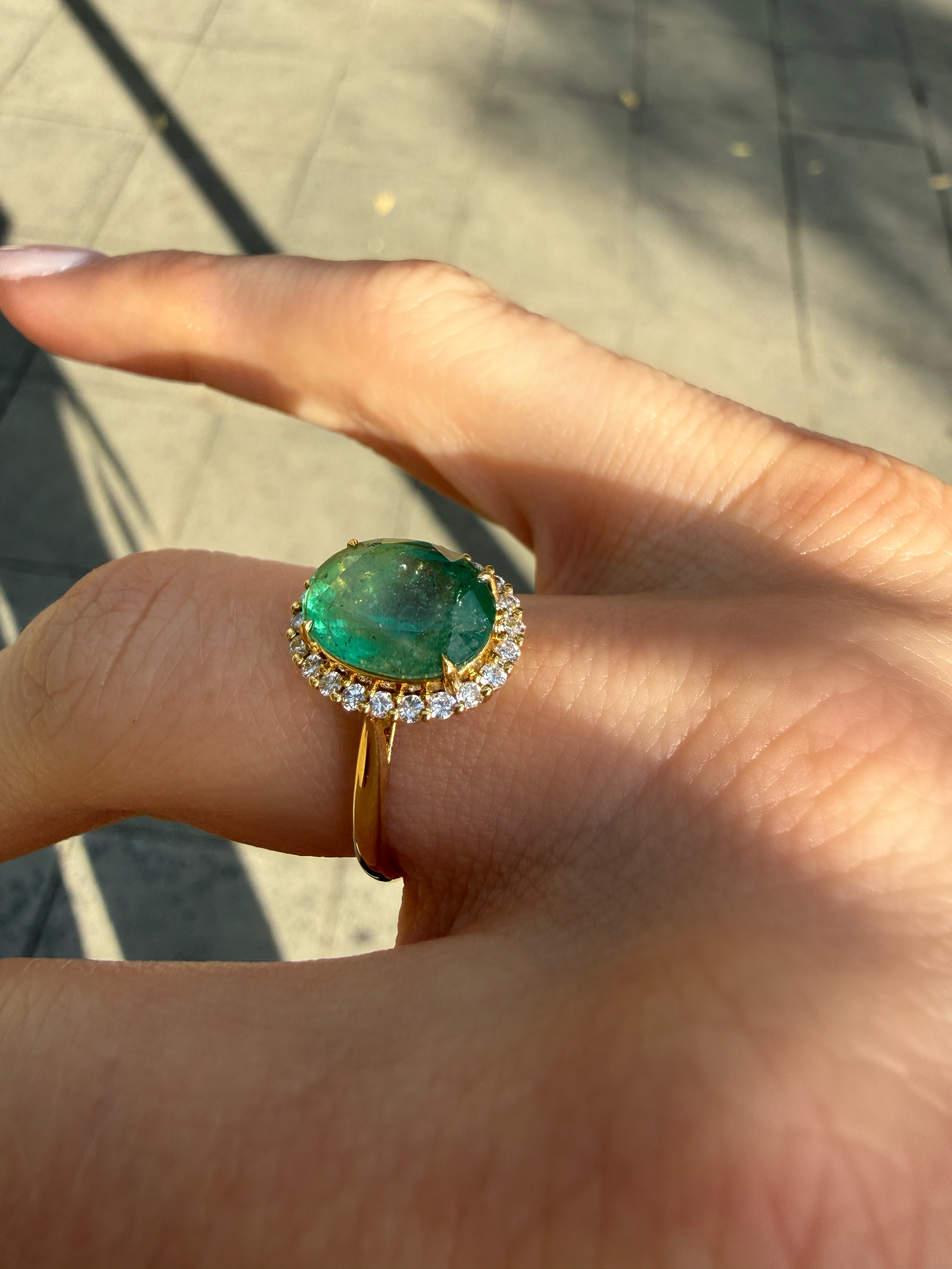 #1423 14k Ring with Emerald & 22 Diamonds - Ring Size 53