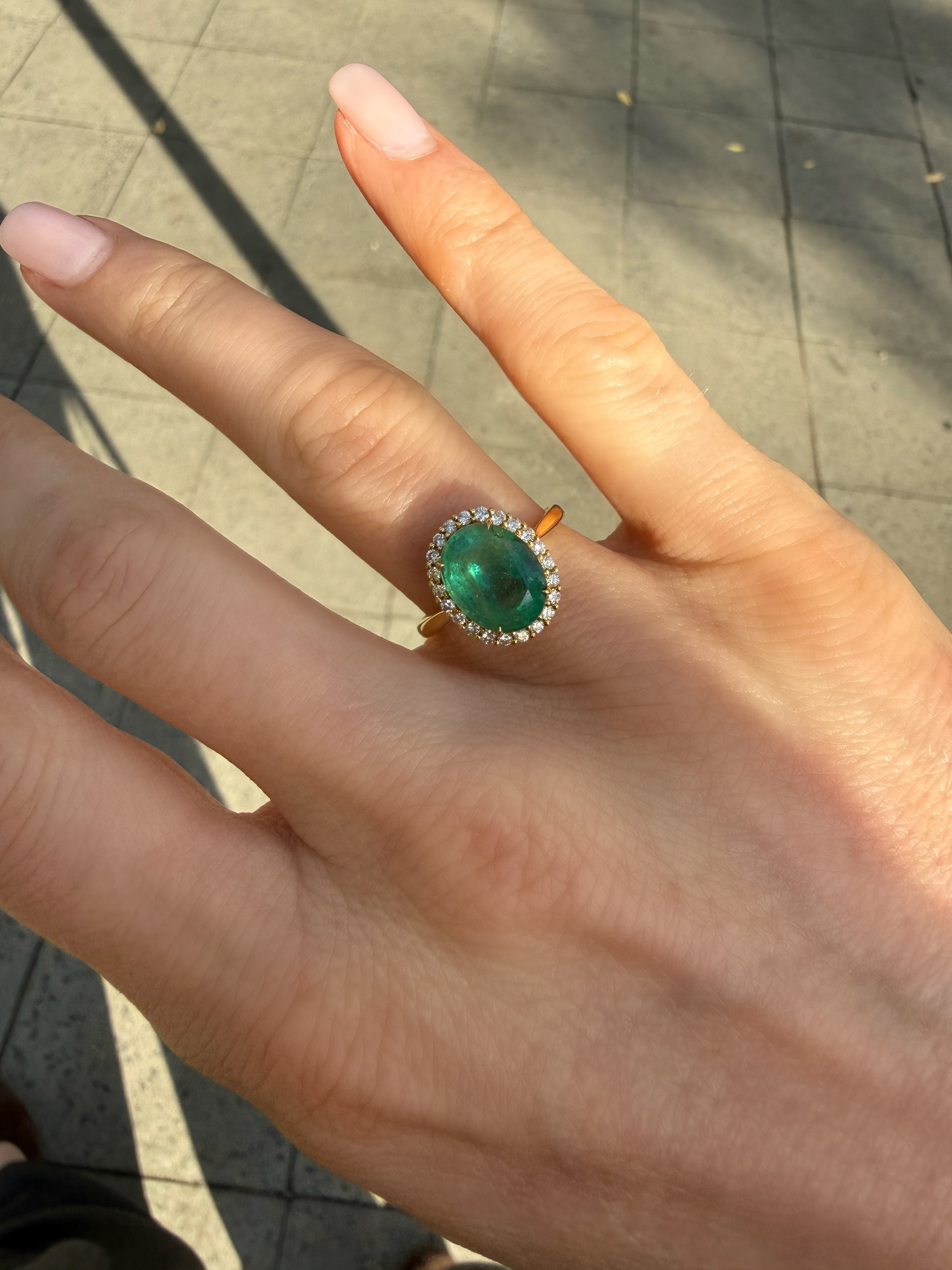 #1423 14k Ring with Emerald & 22 Diamonds - Ring Size 53