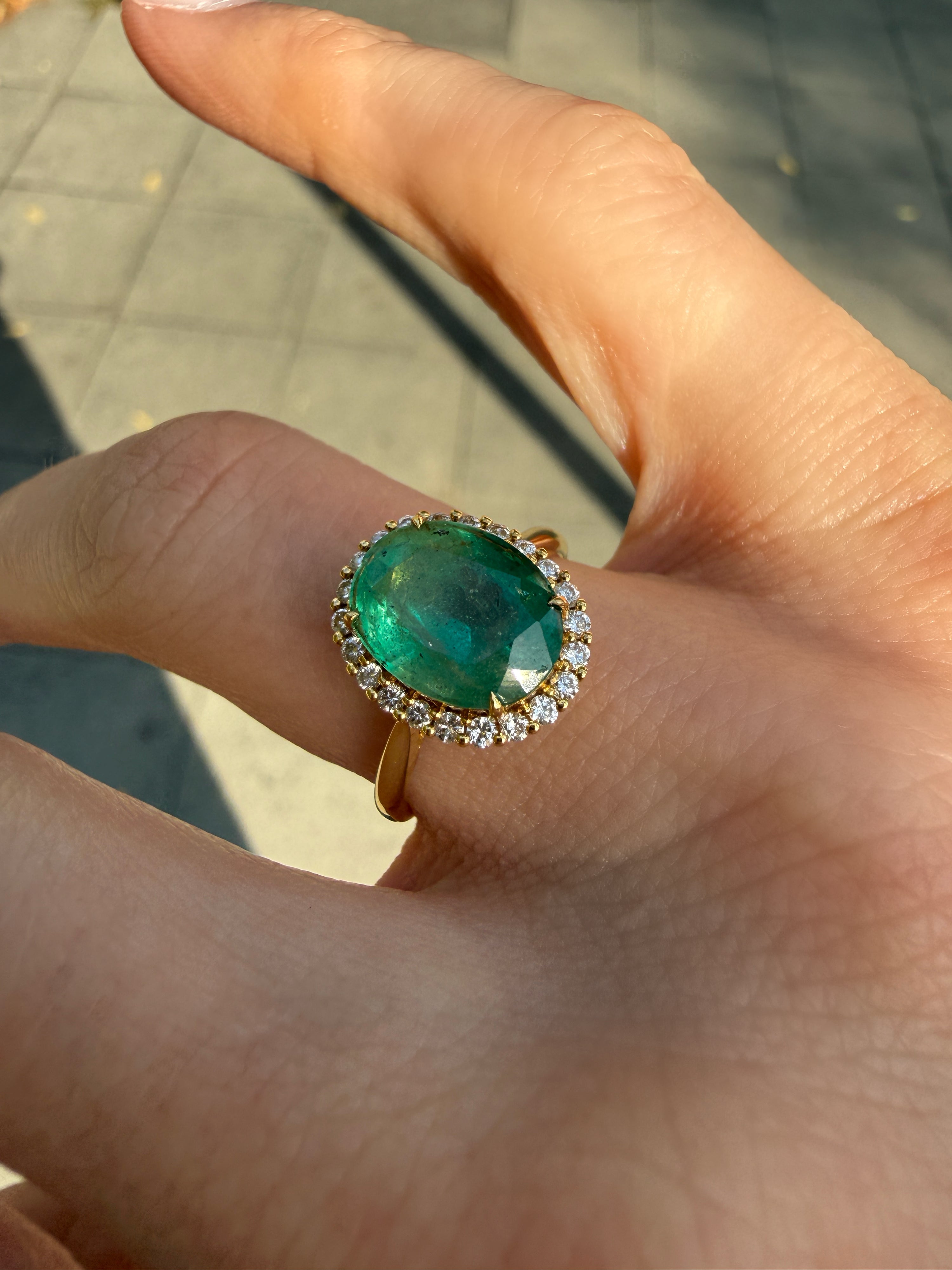 #1423 14k Ring with Emerald & 22 Diamonds - Ring Size 53