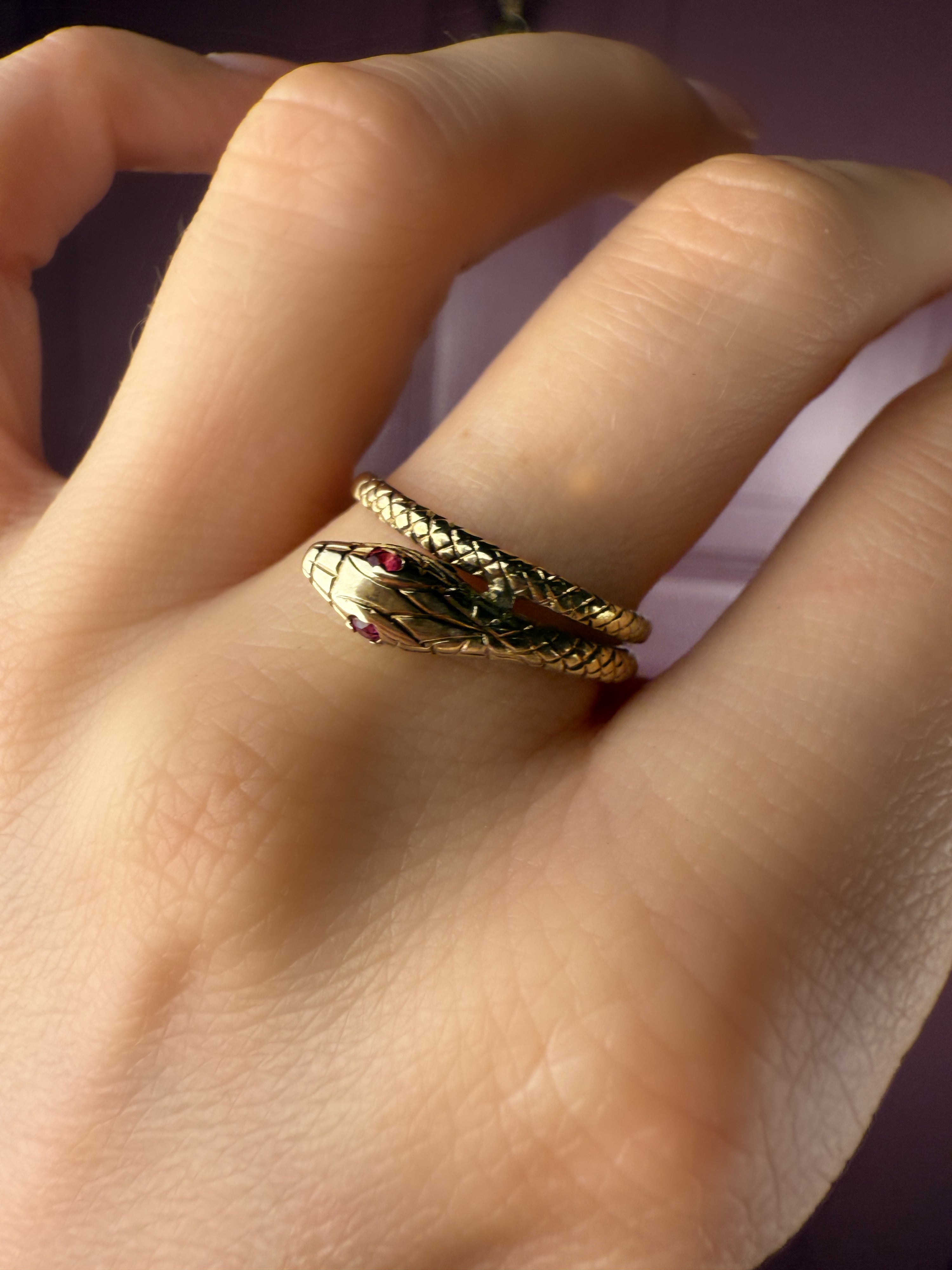 #196 8k Snake Ring mit Rubinen - RG 58