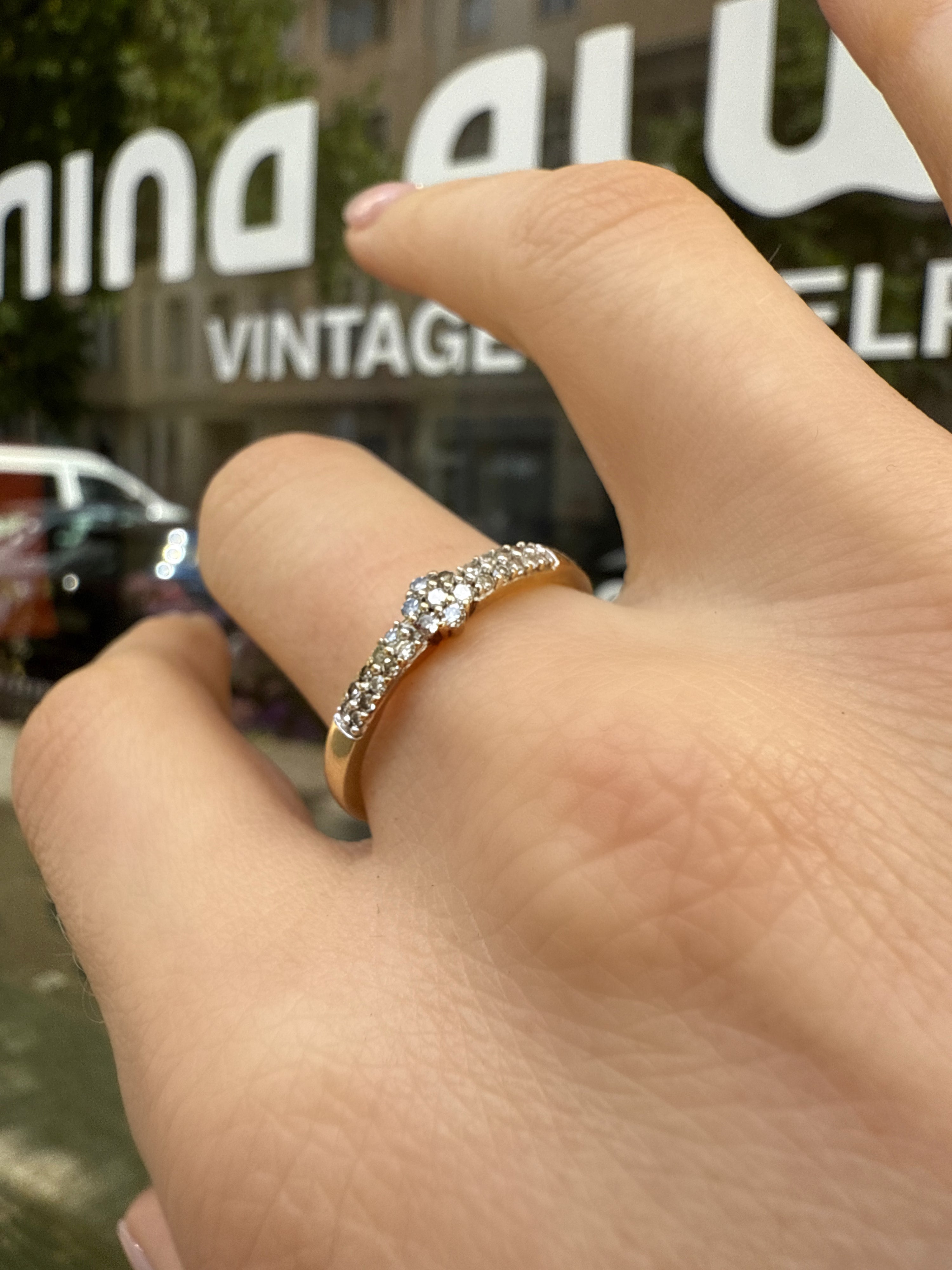 #1065 9k Ring mit 27 Diamanten - RG 63