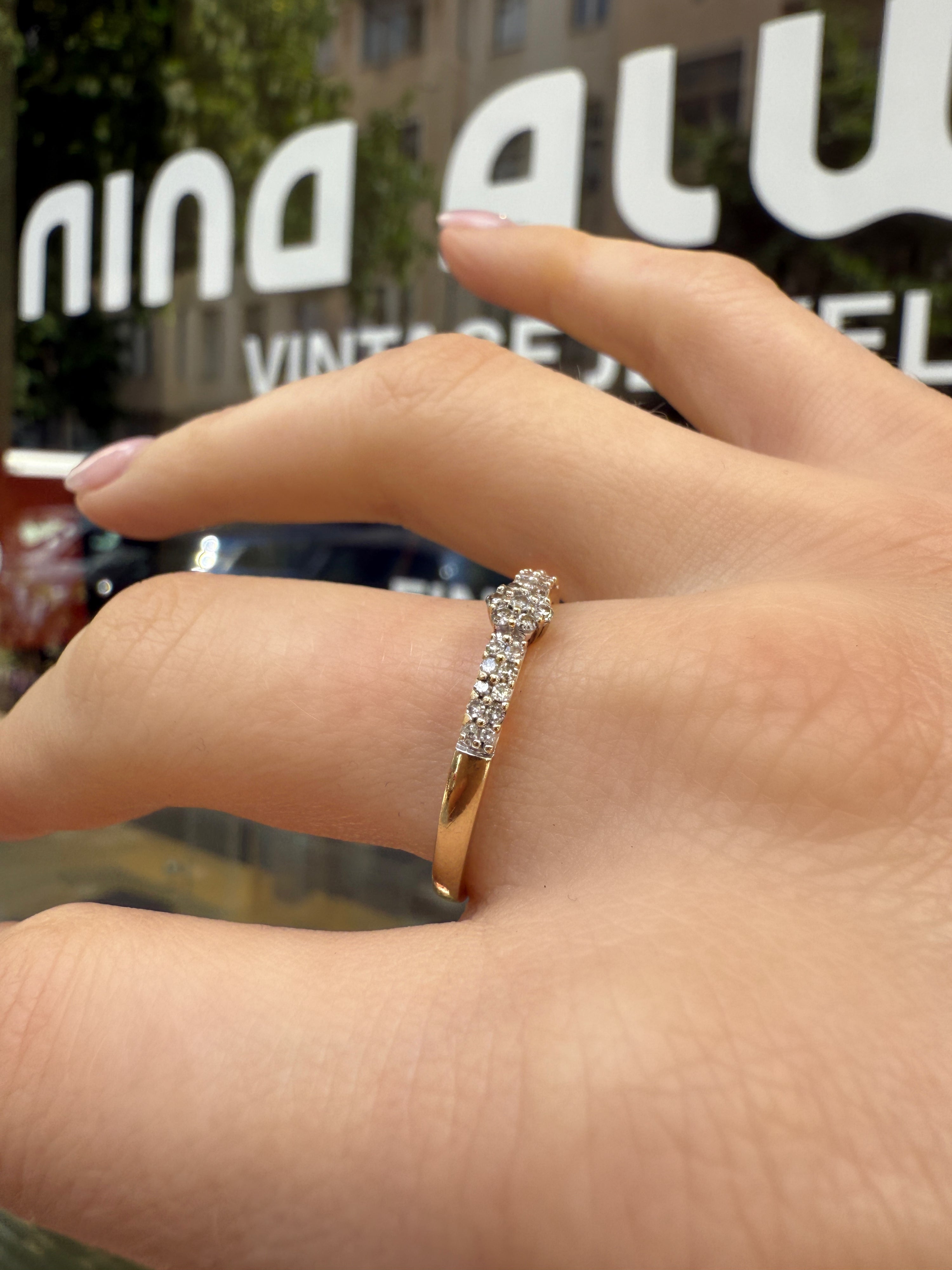 #1065 9k Ring mit 27 Diamanten - RG 63