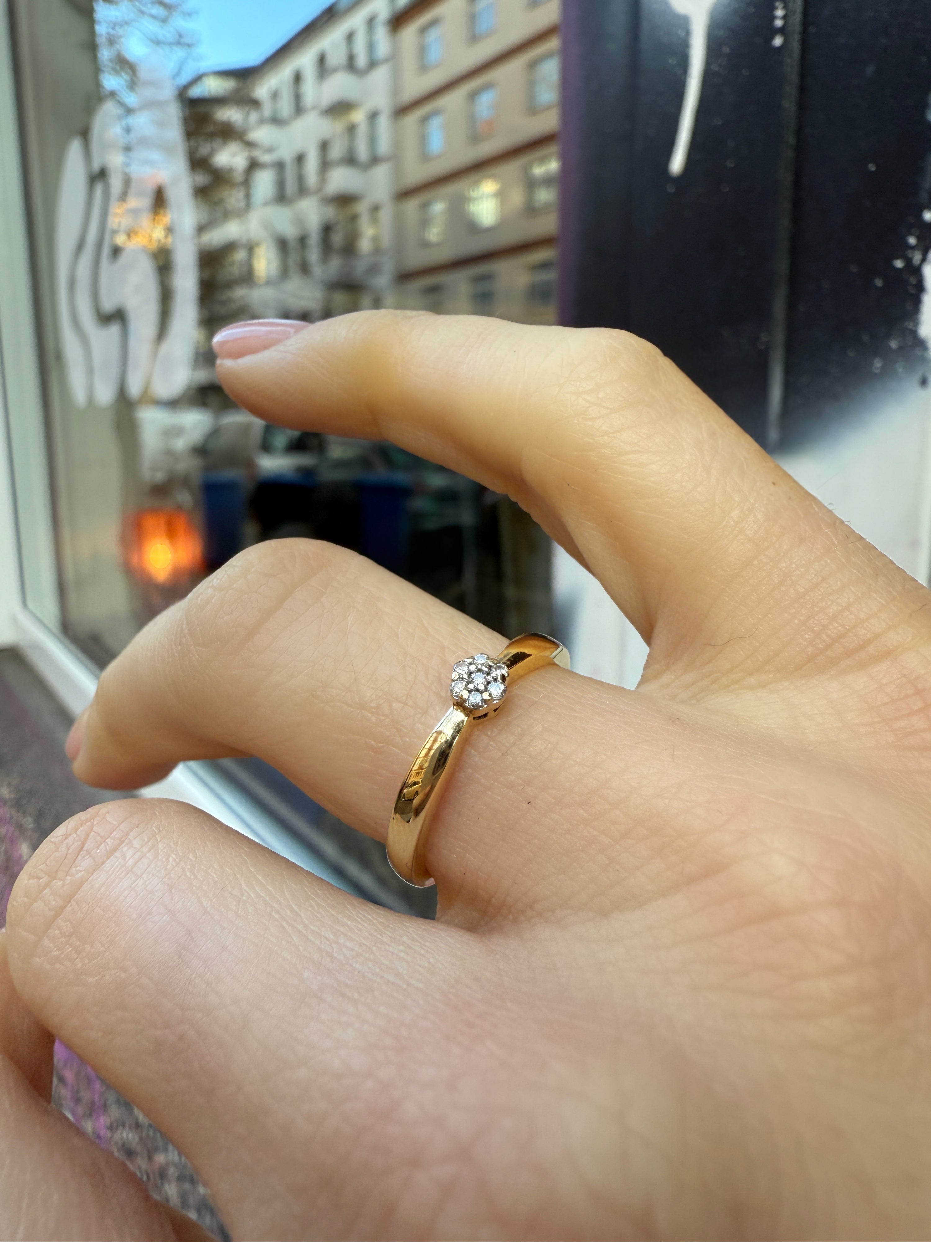 #426 8k Ring mit 7 Diamanten - RG 53