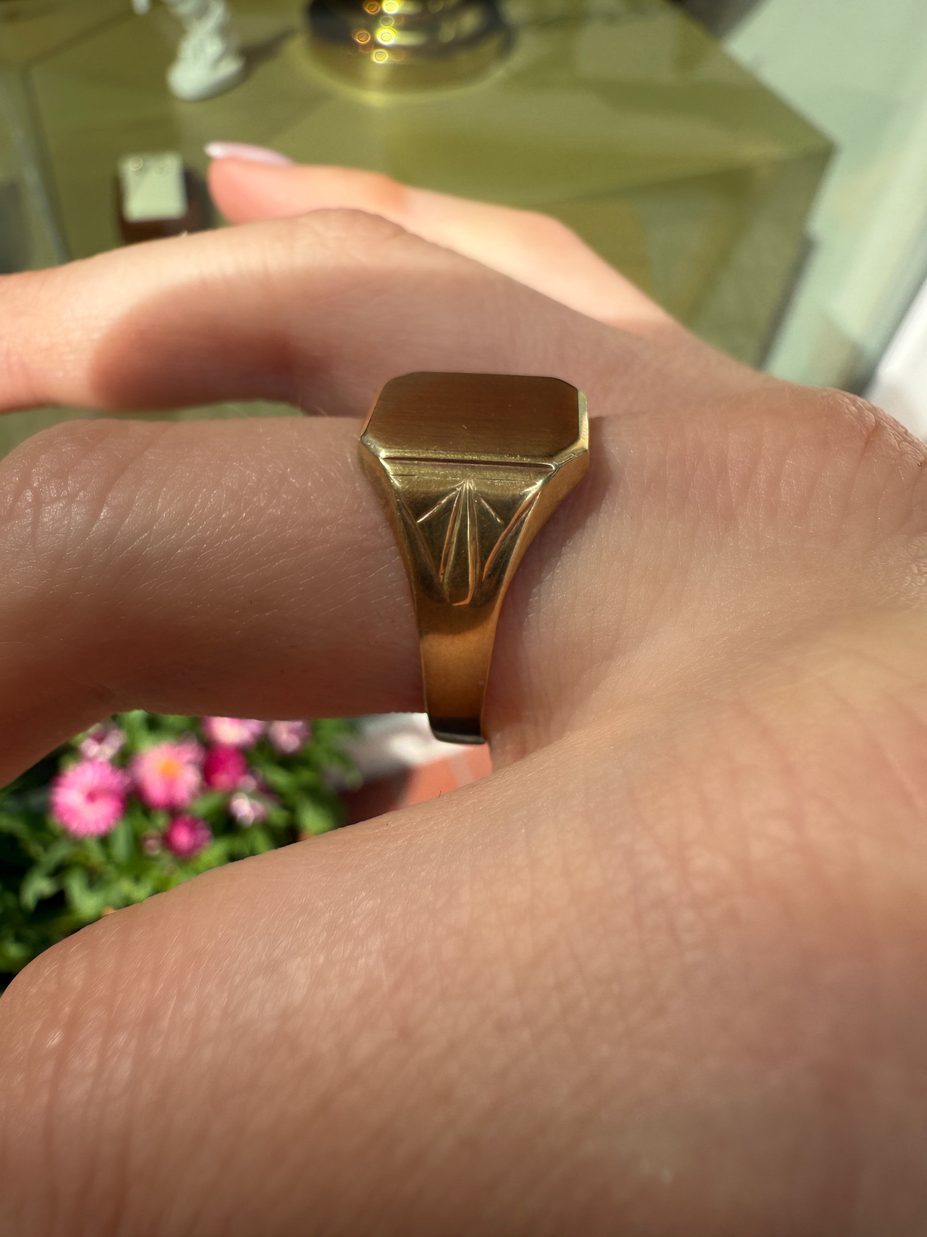 #1061 8k Signet Ring - RG 65